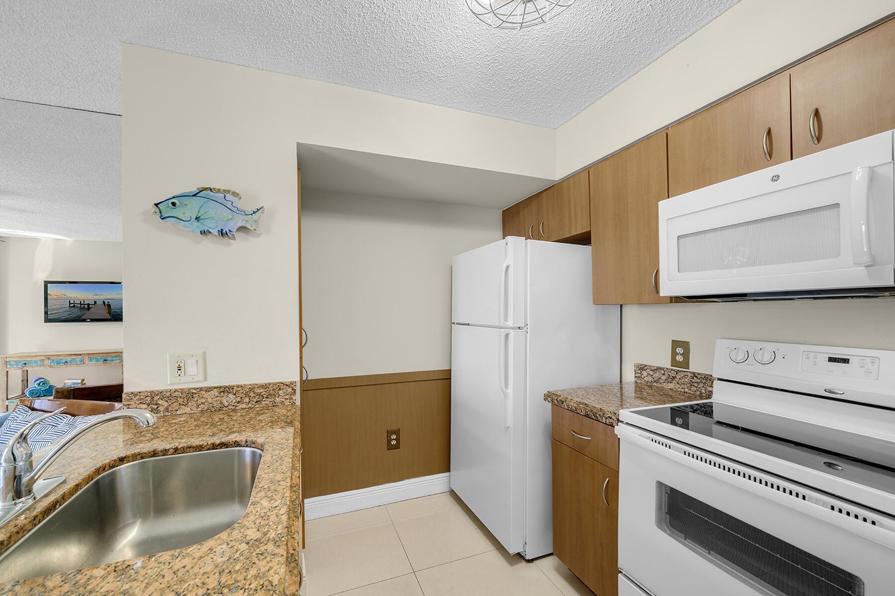 500 Burton Drive, 4215 Property Photo 10
