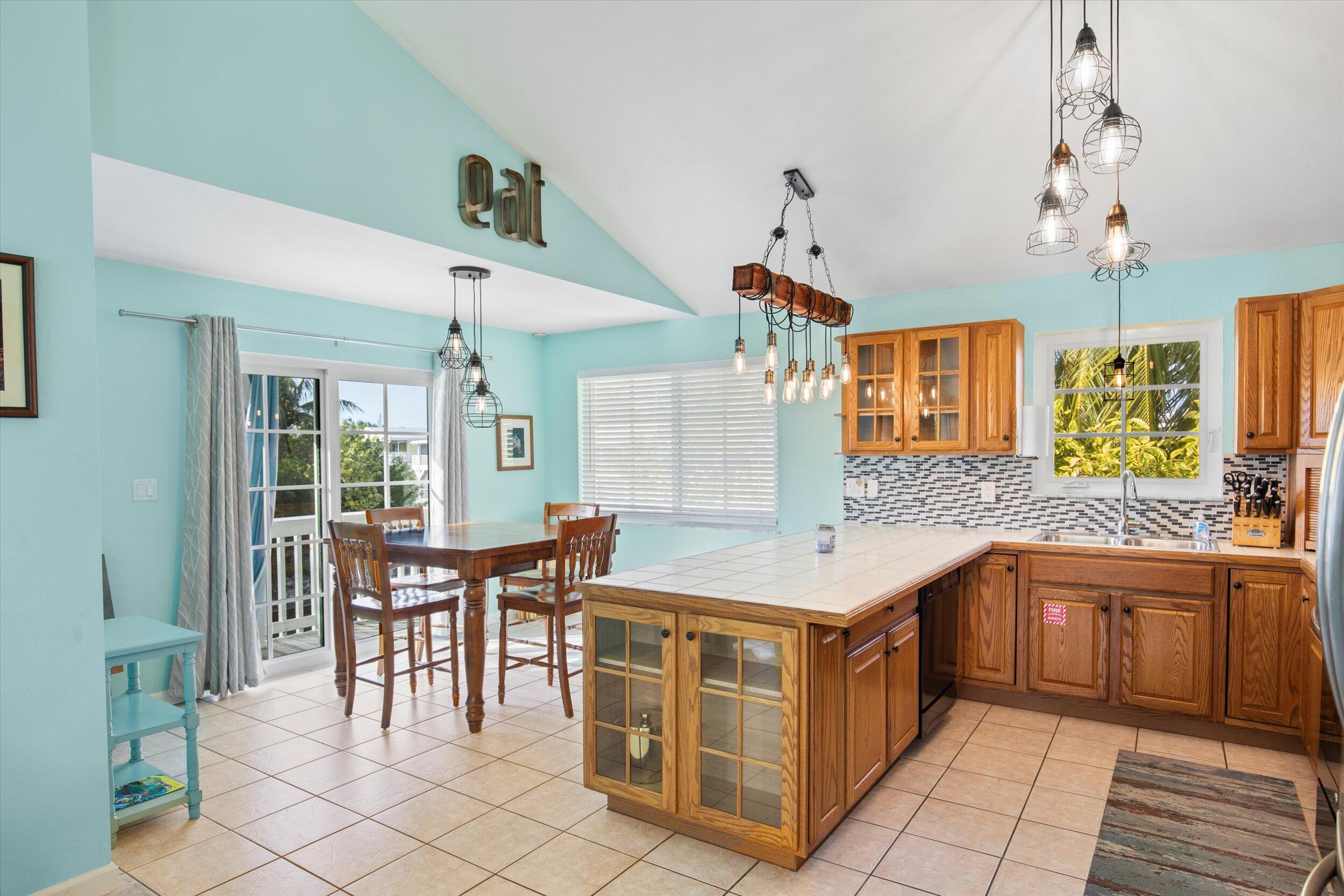 128 Le Grand Lane Property Photo 4