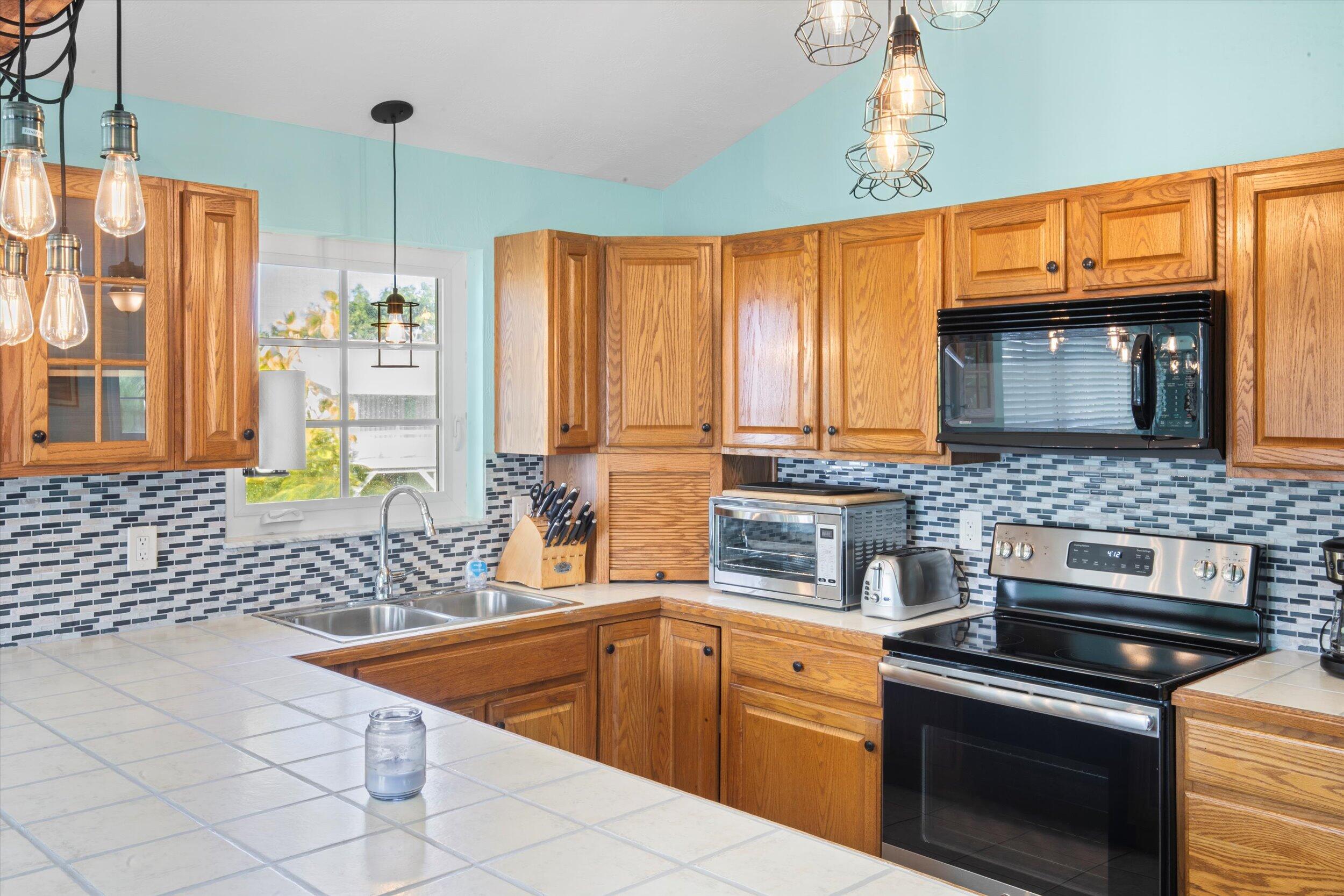 128 Le Grand Lane Property Photo 5