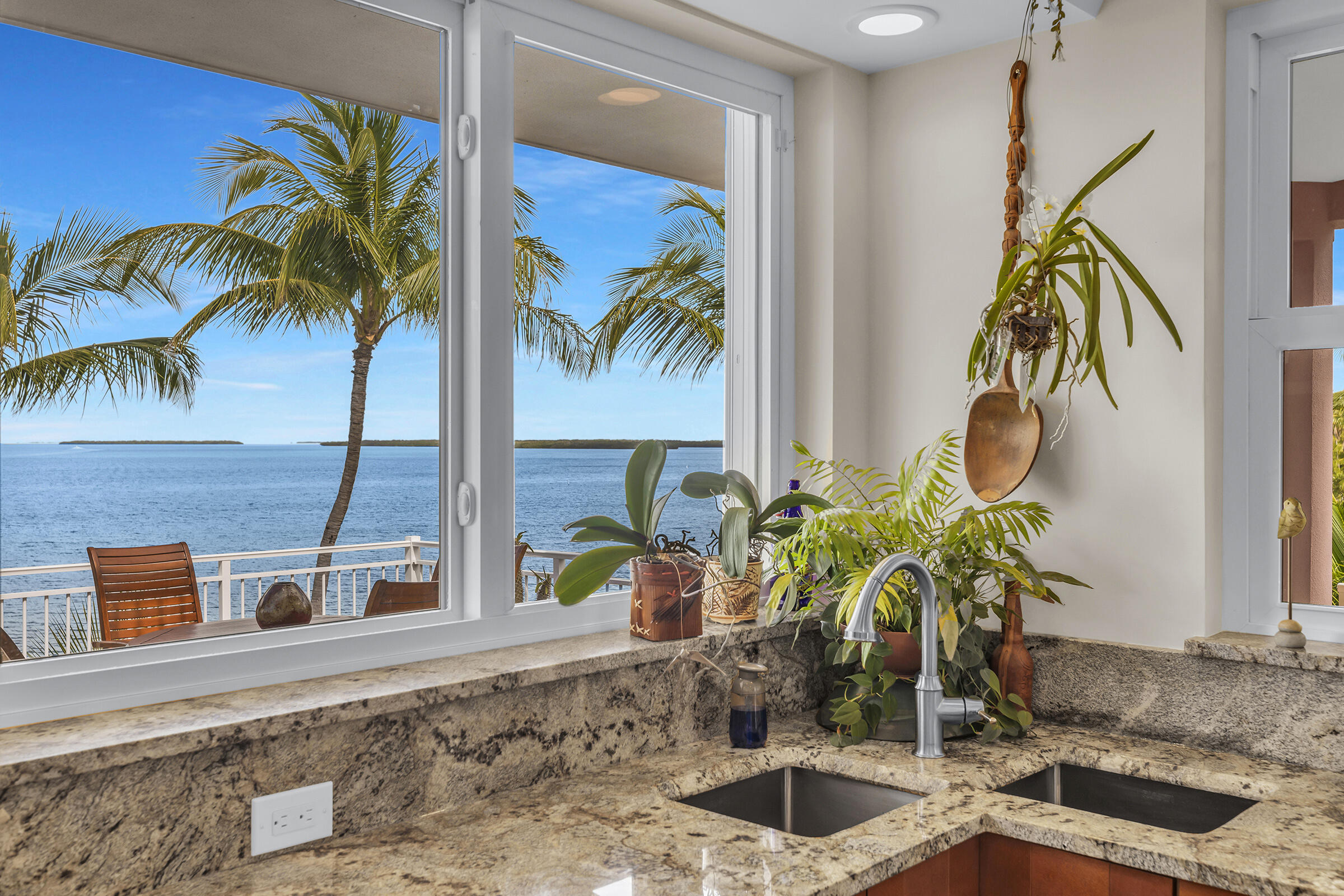 100 List Street Property Photo 20