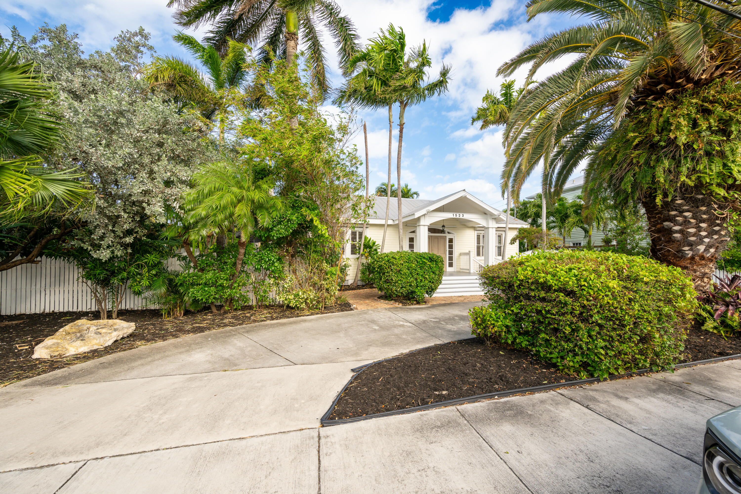 1523 Flagler Avenue Property Photo 2