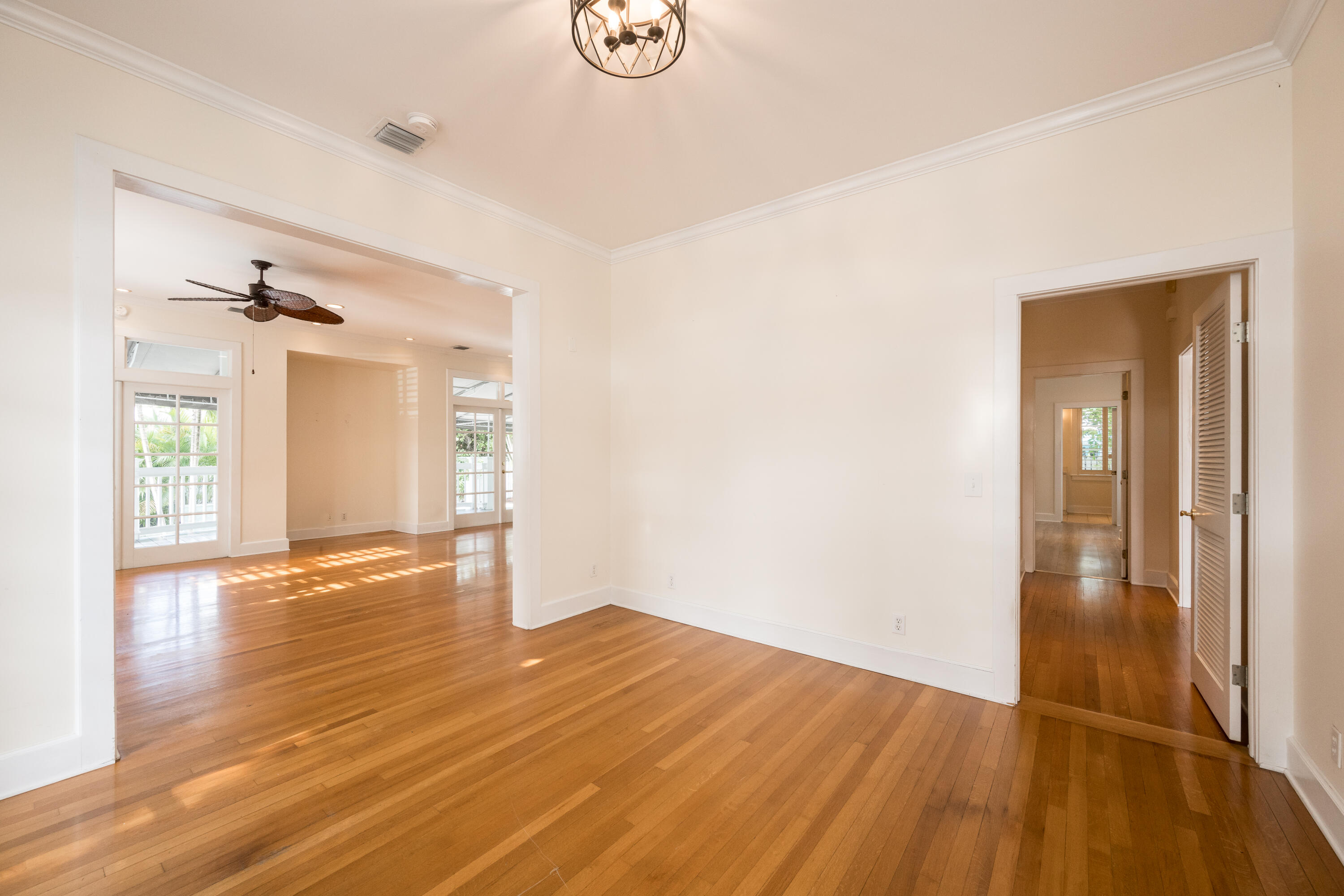 1523 Flagler Avenue Property Photo 4