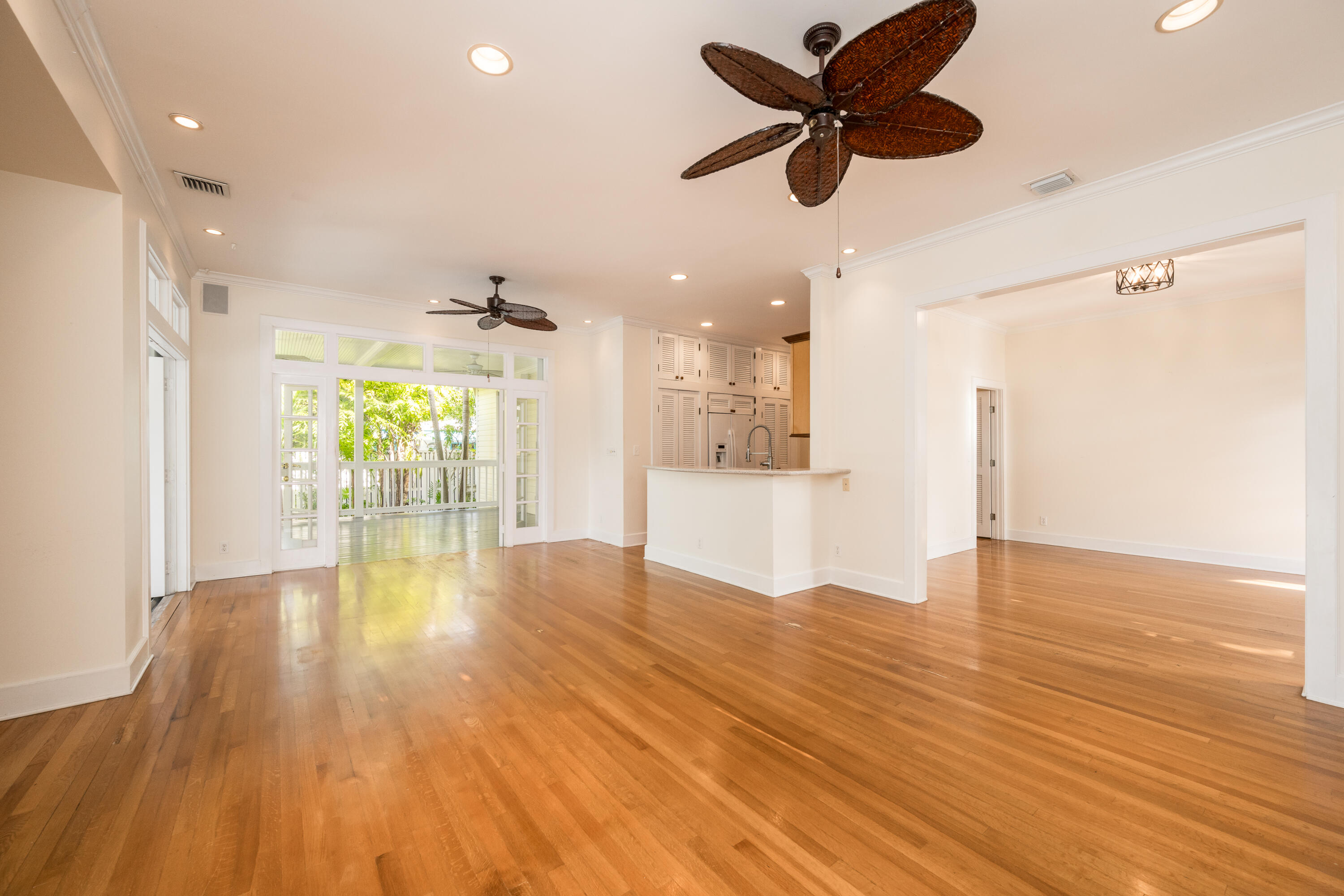 1523 Flagler Avenue Property Photo 8