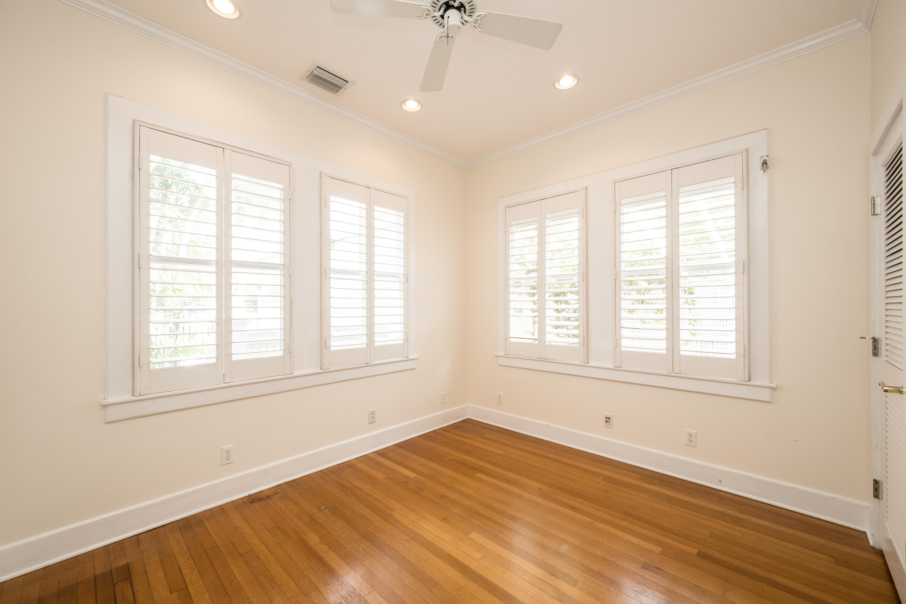 1523 Flagler Avenue Property Photo 38