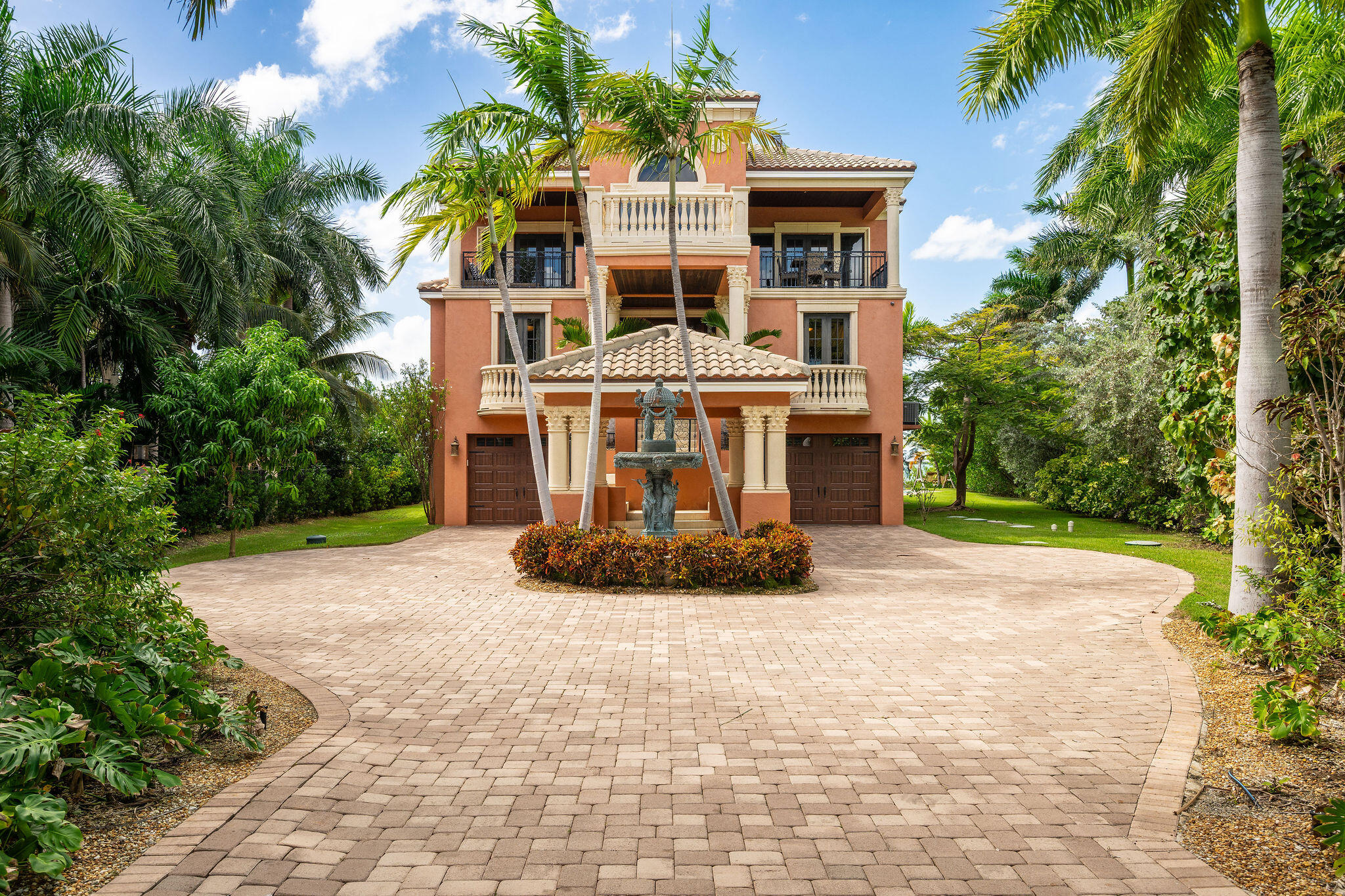 30 Cannon Royal Drive Property Photo 2