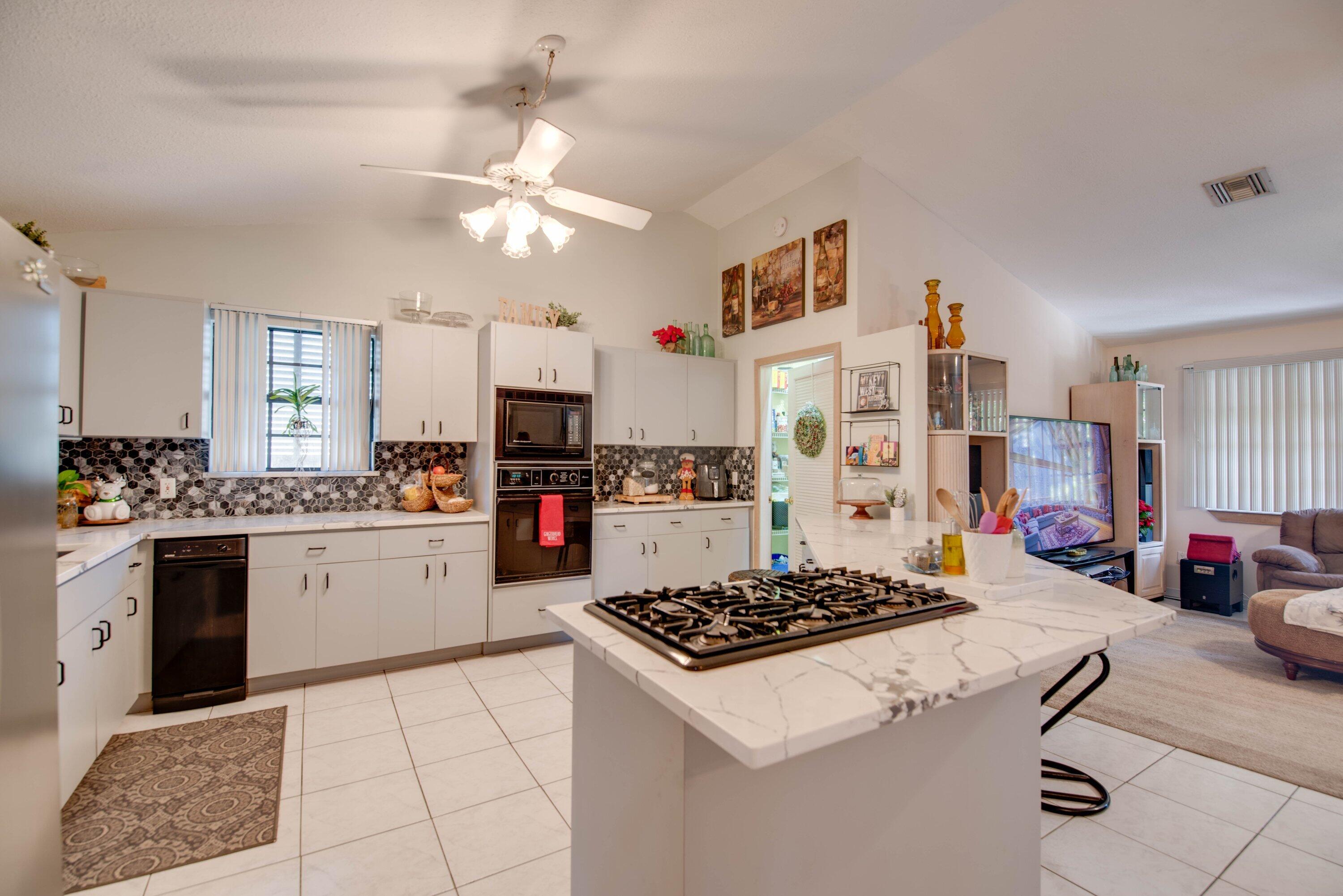 27038 Angelfish Road Property Photo 7