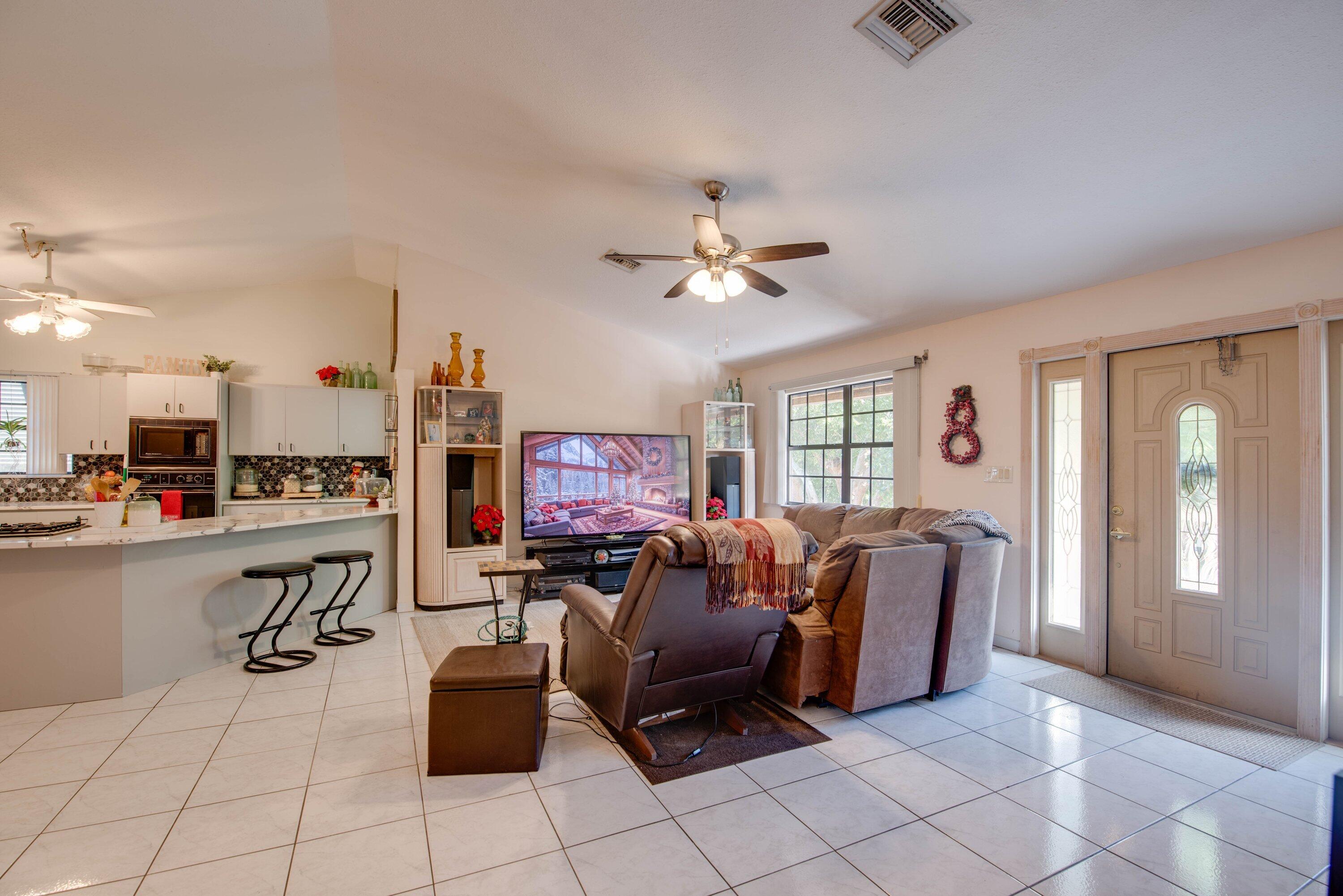 27038 Angelfish Road Property Photo 9