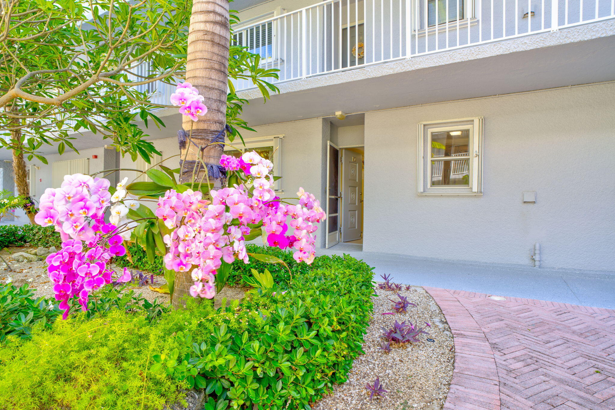 201 E Ocean Drive, 110 Property Photo 3