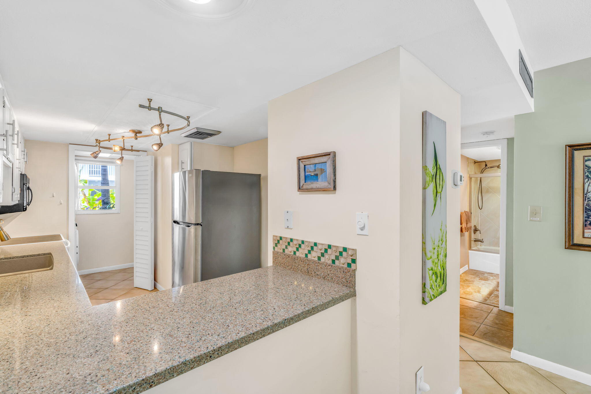 201 E Ocean Drive, 110 Property Photo 11
