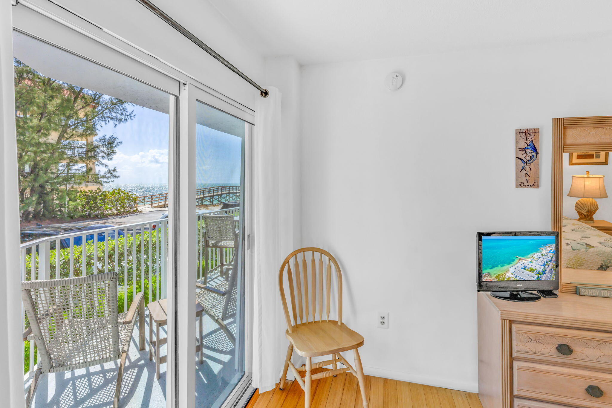 201 E Ocean Drive, 110 Property Photo 17