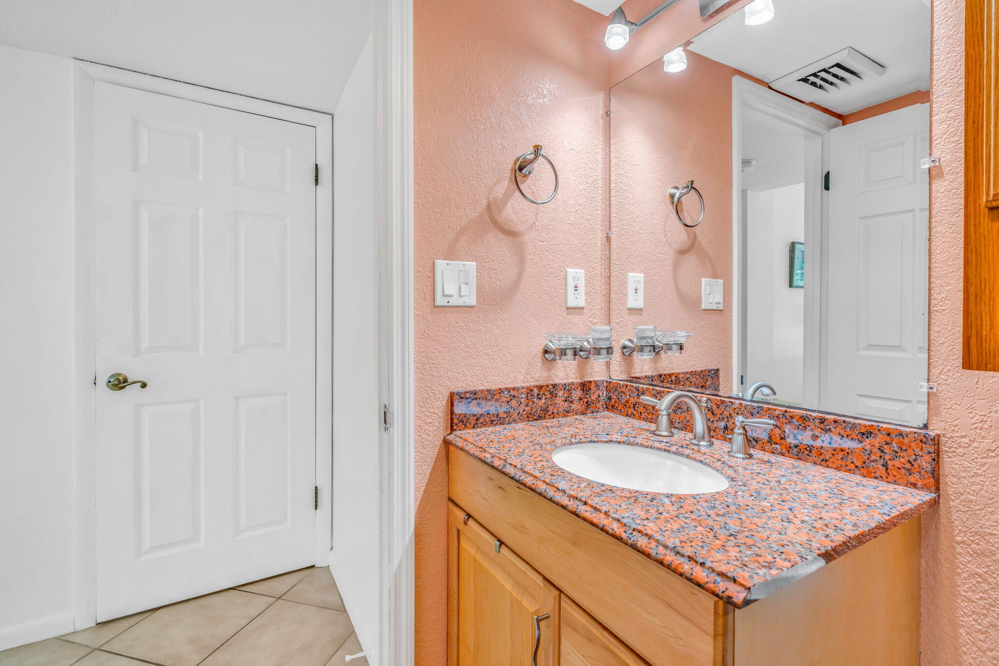 201 E Ocean Drive, 110 Property Photo 19