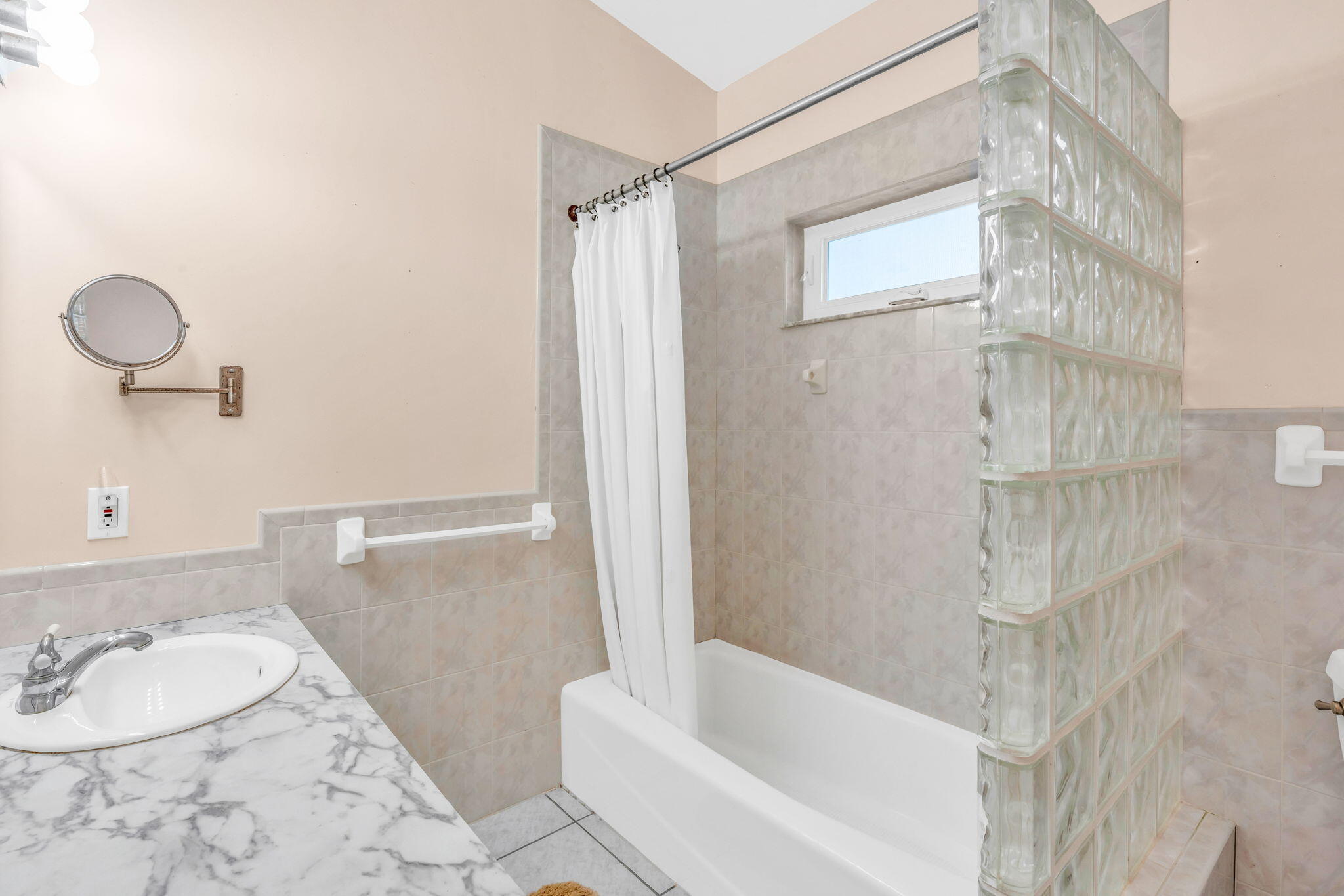 117 Avenue E Property Photo 30