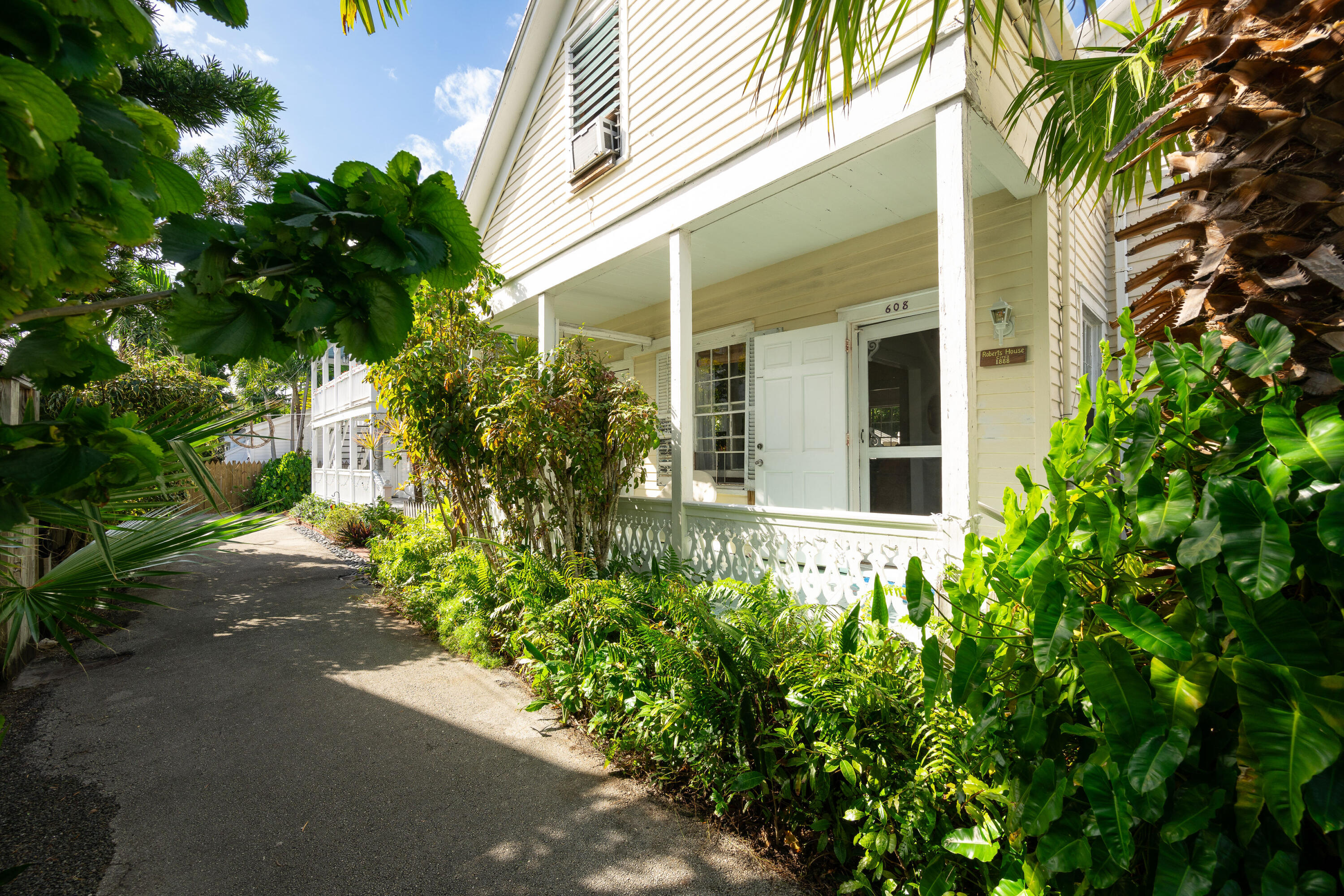 608 Roberts Lane Property Photo
