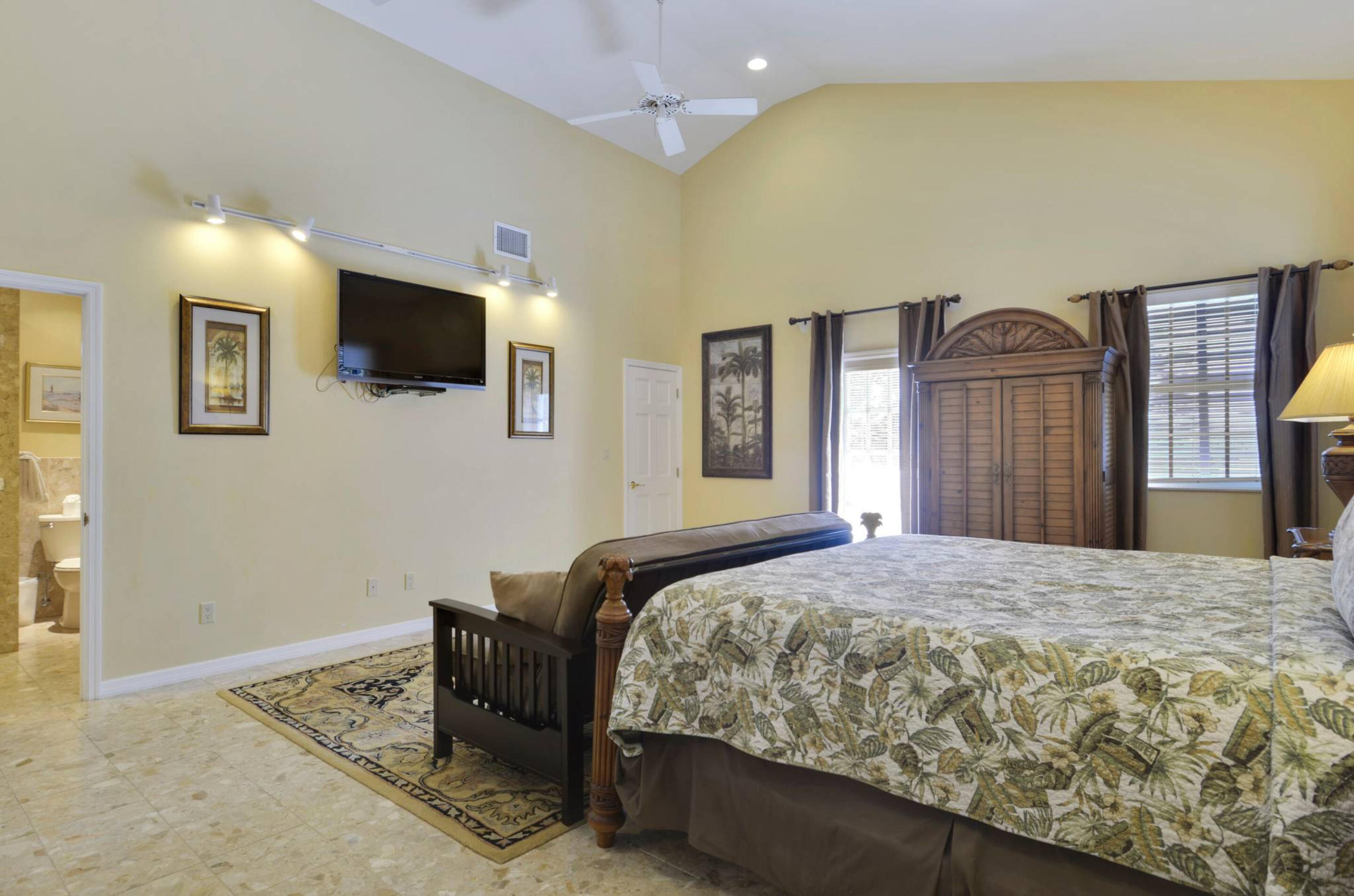 515 Amelia Street Property Photo 14
