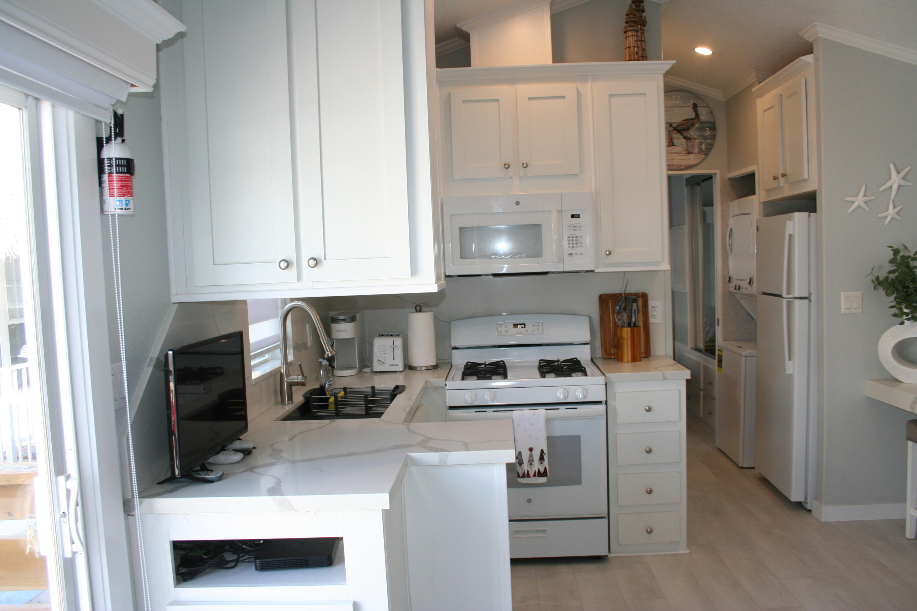 999 Morris Avenue, 4-4 Property Photo 4