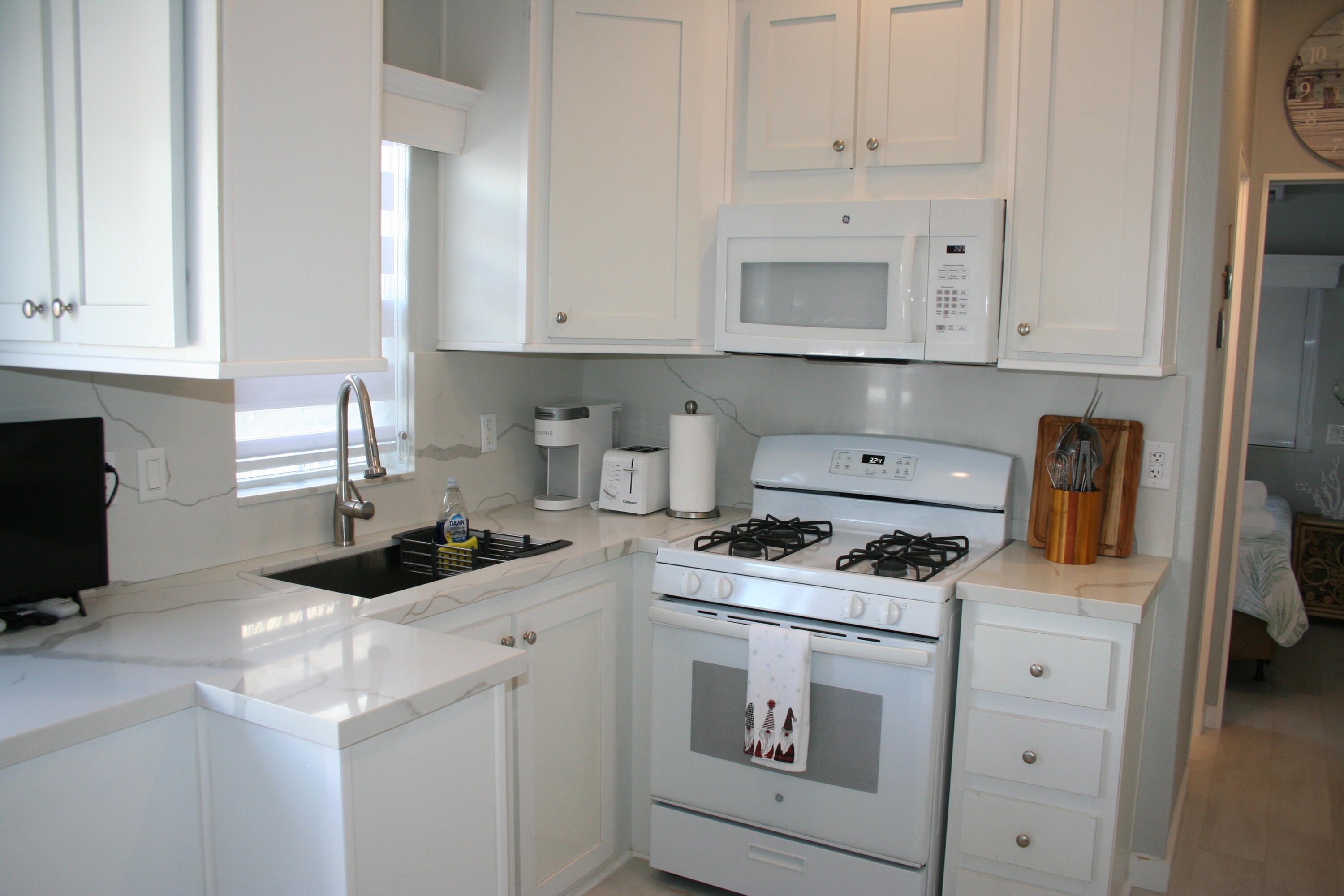 999 Morris Avenue, 4-4 Property Photo 6