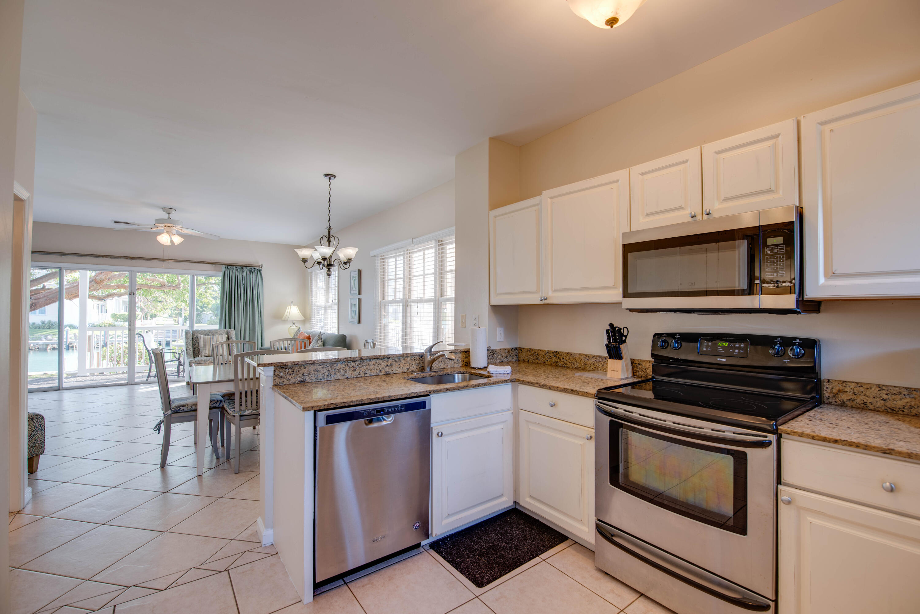 7073 Hawks Cay Boulevard Property Photo 11