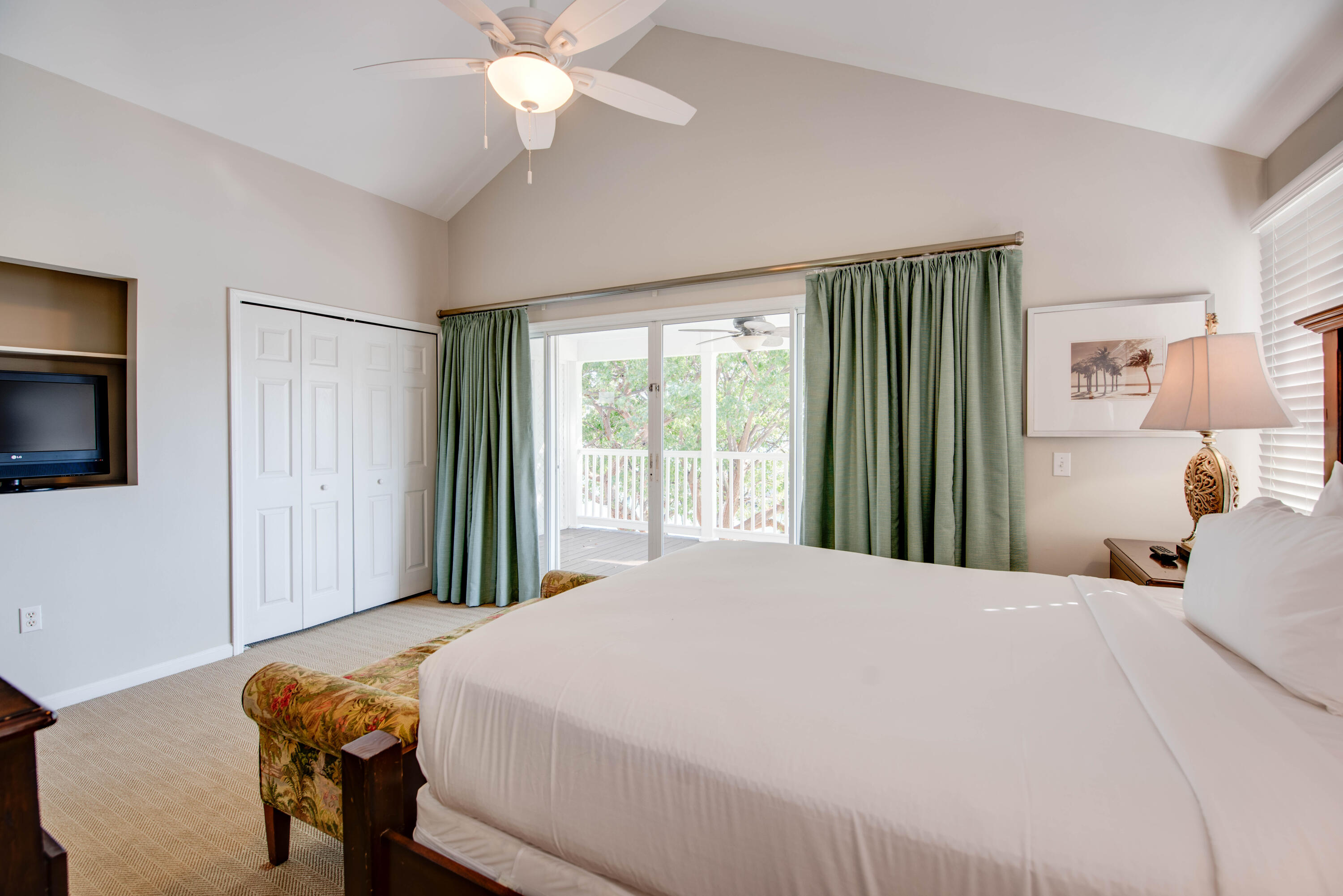 7073 Hawks Cay Boulevard Property Photo 32