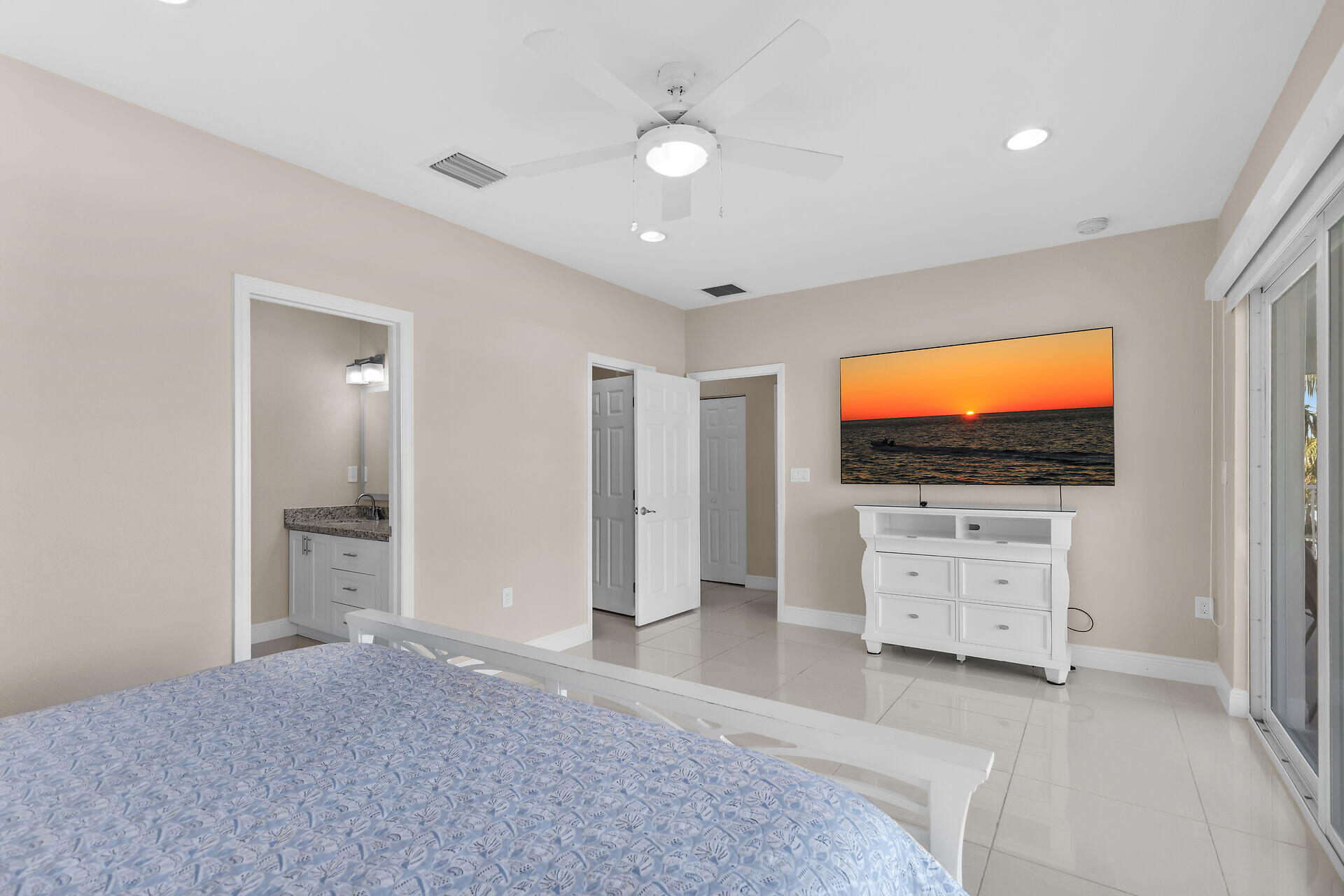 242 Sadowski Causeway Property Photo 12