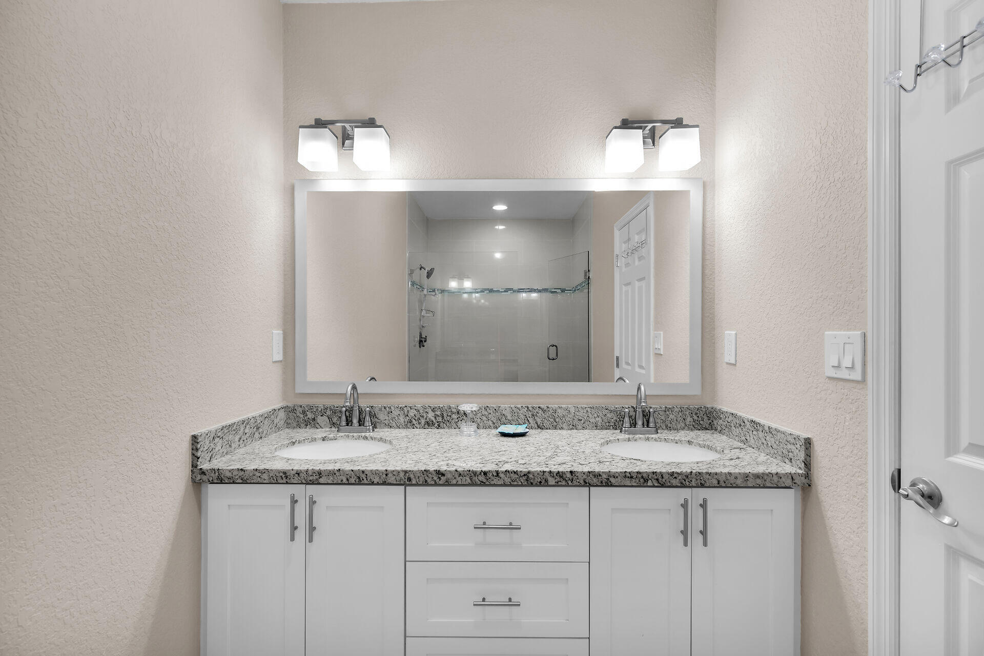 242 Sadowski Causeway Property Photo 13