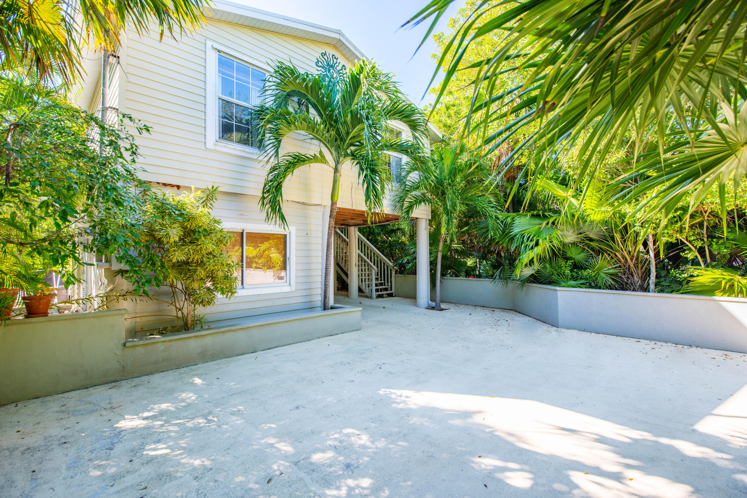 350 Cocoanut Avenue Property Photo 3