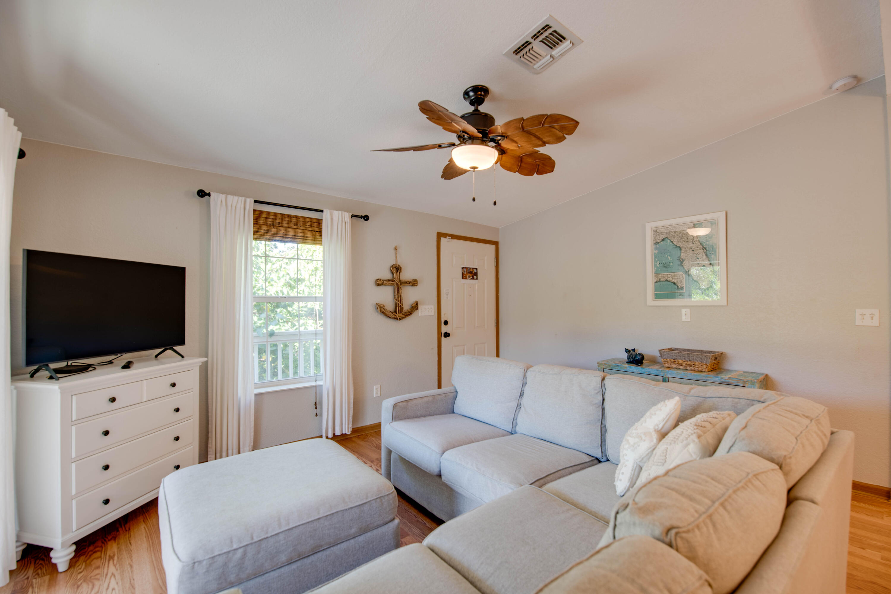 350 Cocoanut Avenue Property Photo 8