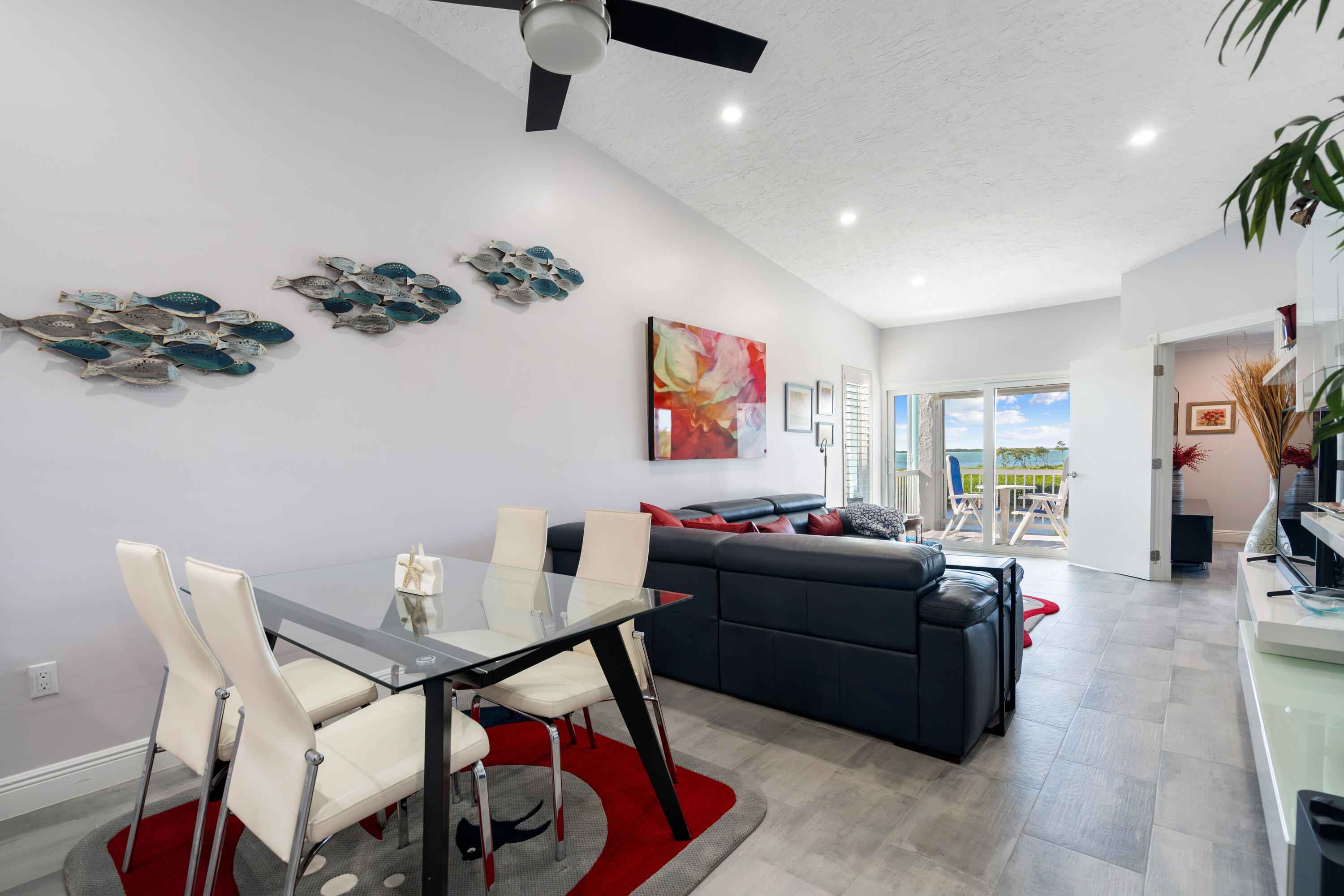 9832 Leeward Avenue Property Photo 10