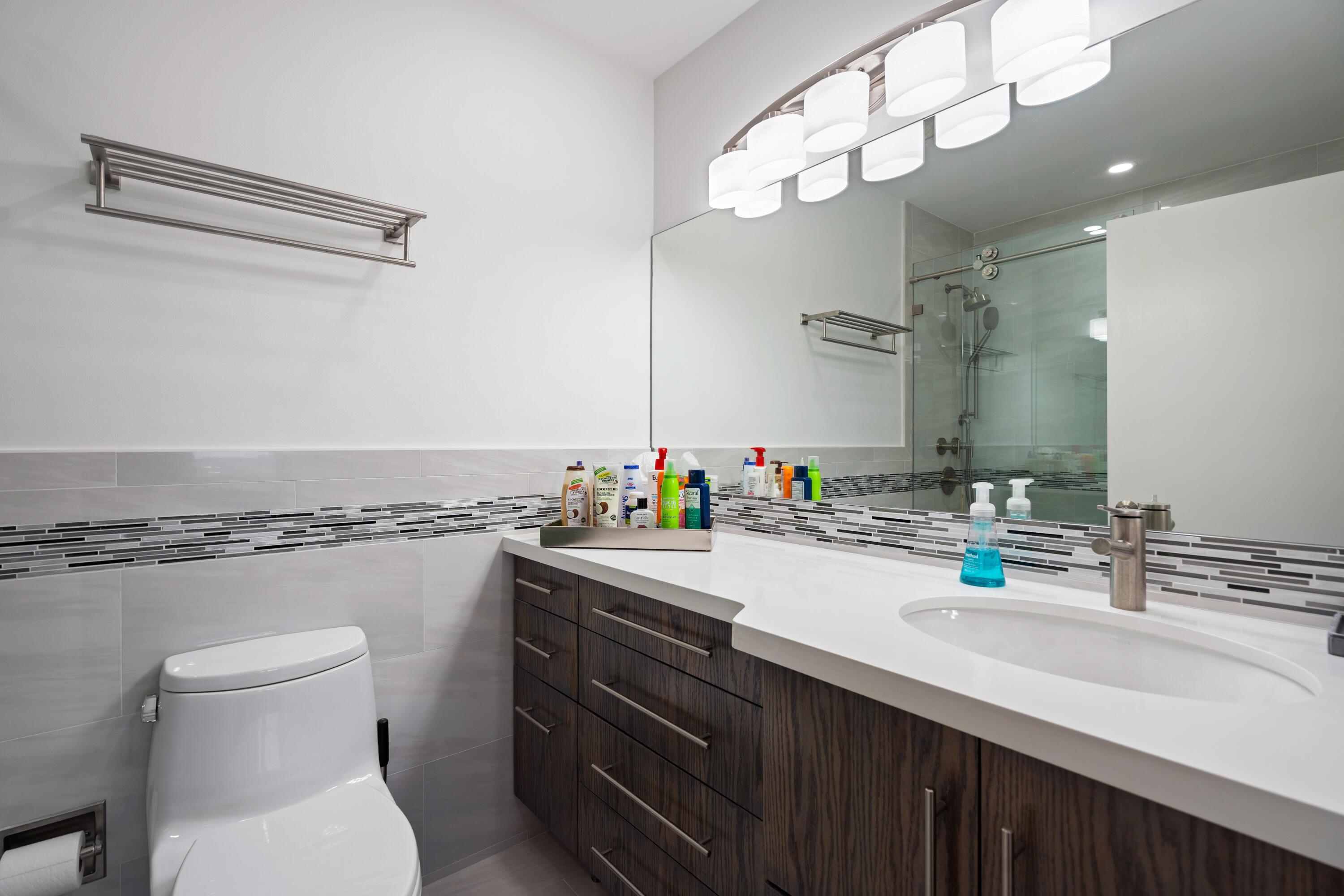 9832 Leeward Avenue Property Photo 16