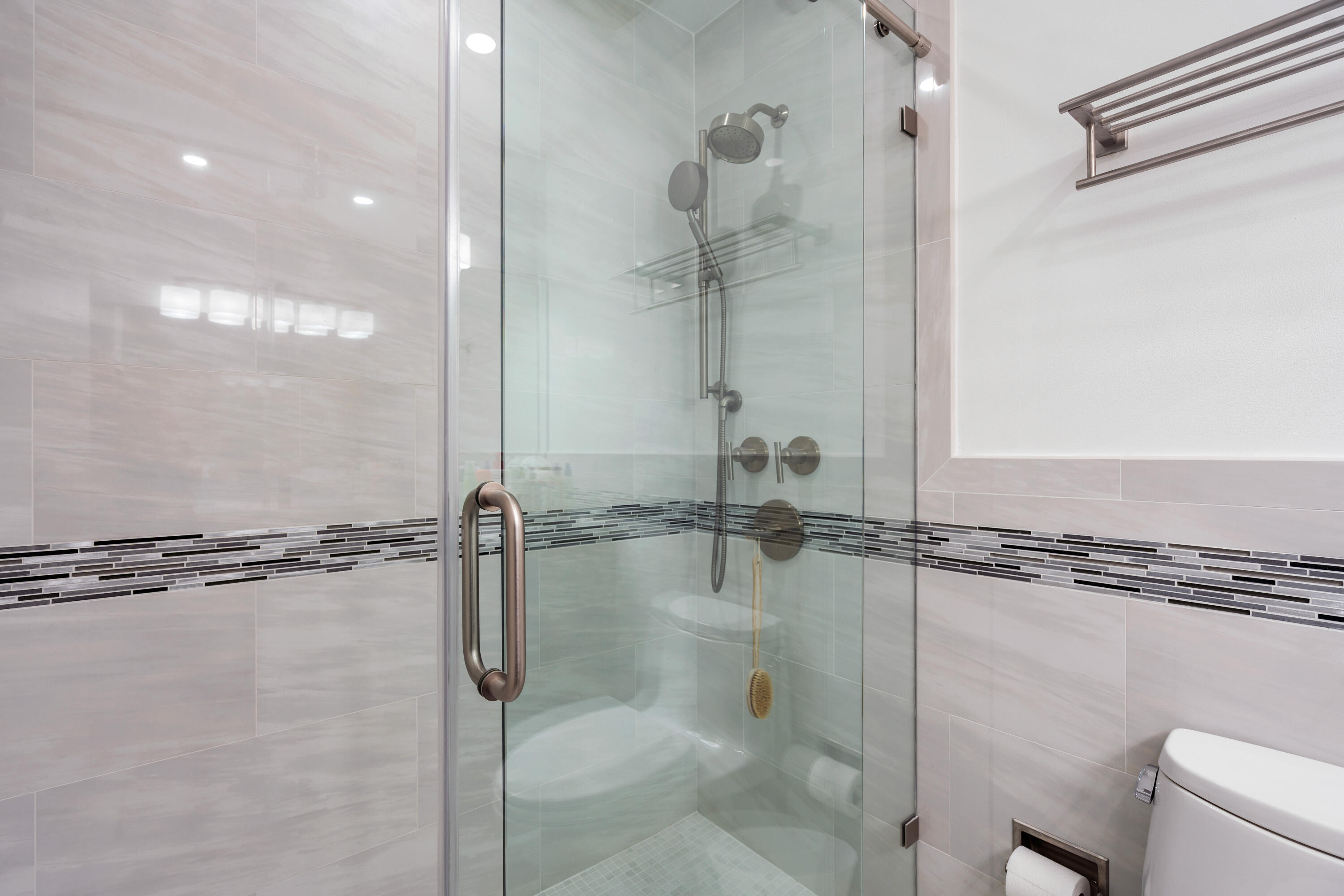 9832 Leeward Avenue Property Photo 17