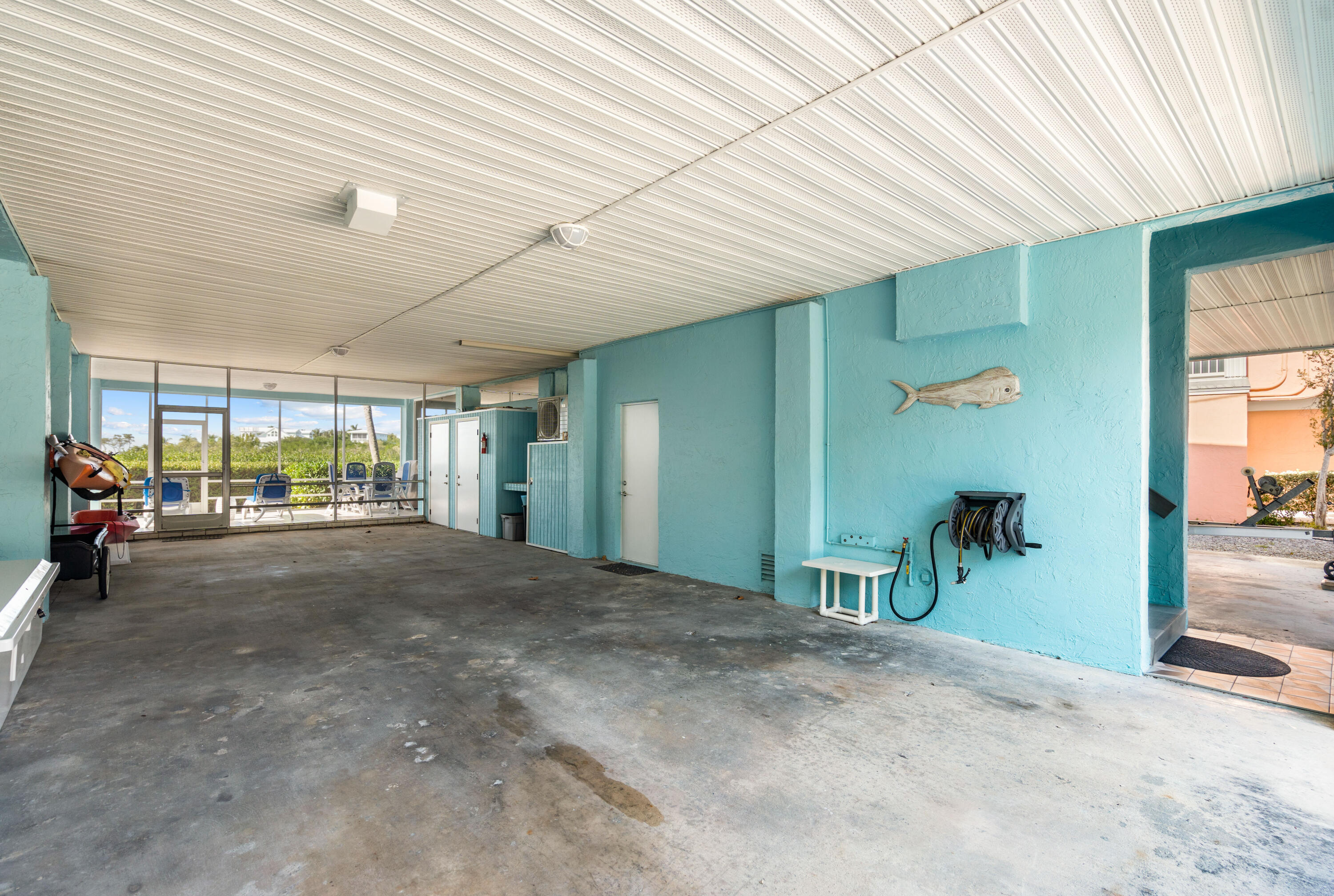 9832 Leeward Avenue Property Photo 25
