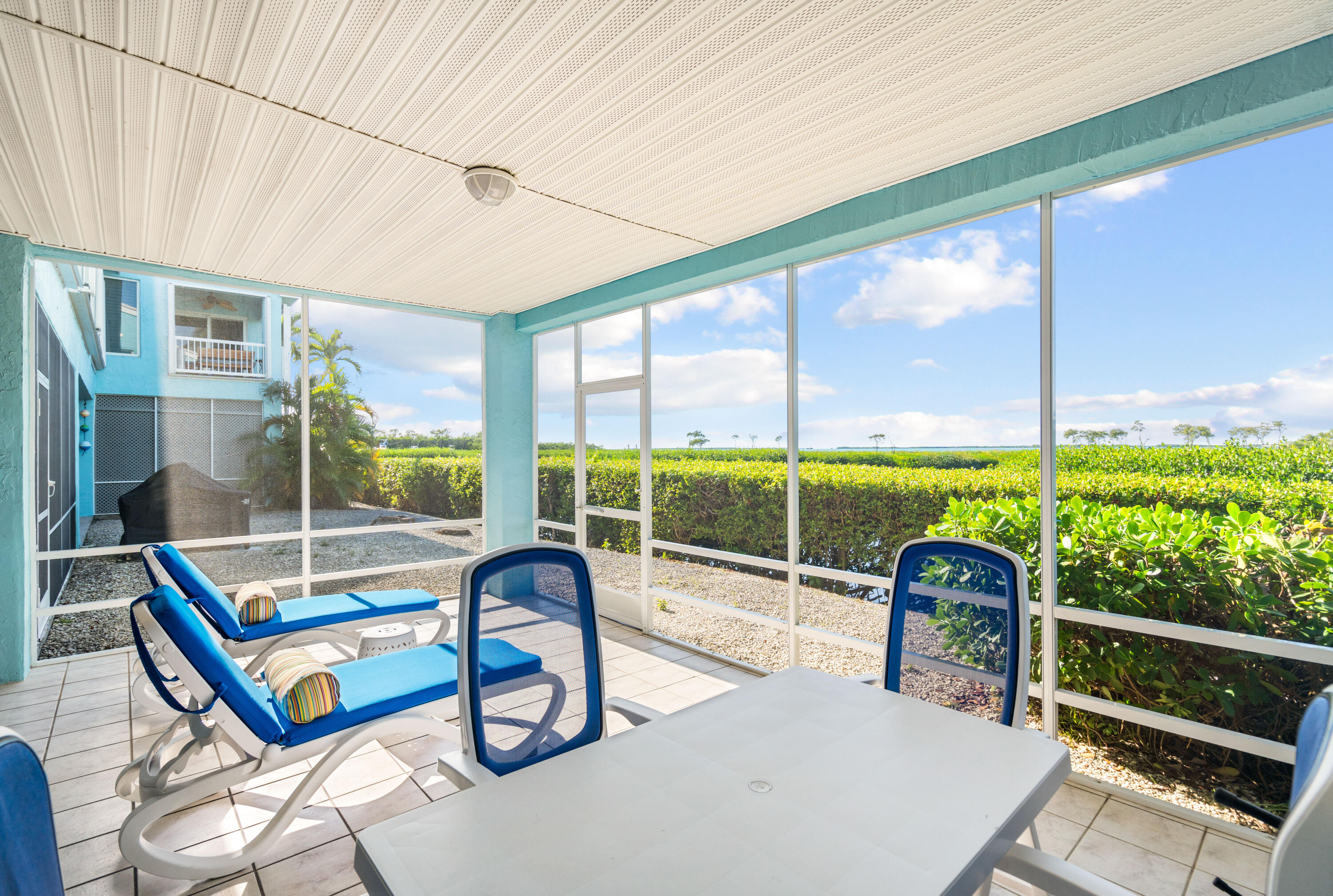 9832 Leeward Avenue Property Photo 26