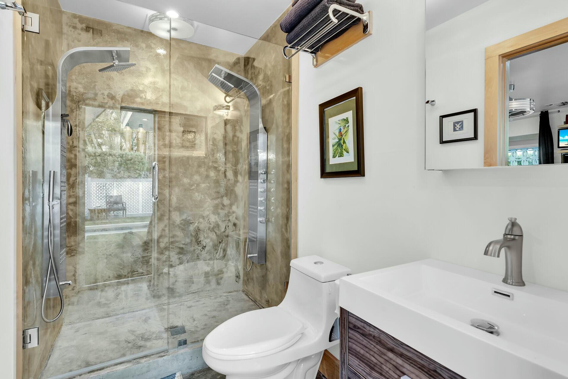 407-415 Olivia Street Property Photo 24