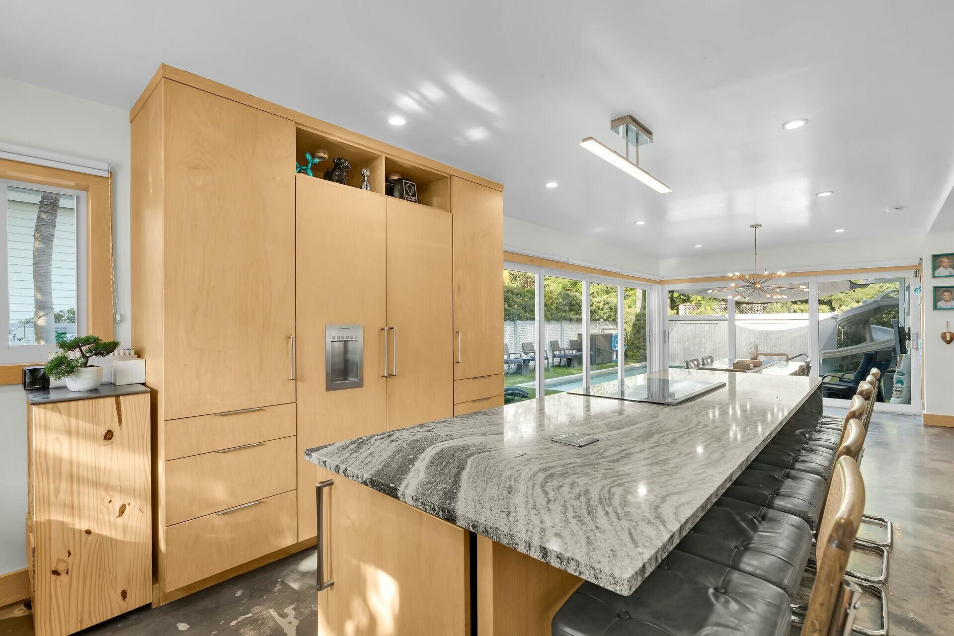 407-415 Olivia Street Property Photo 29