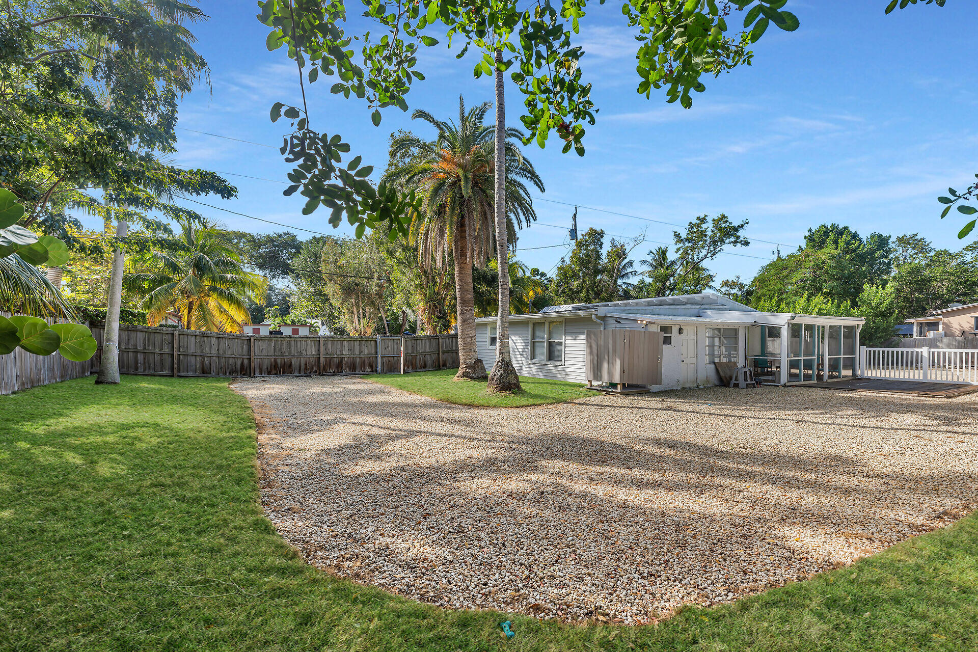 28 Tarpon Avenue Property Photo 6