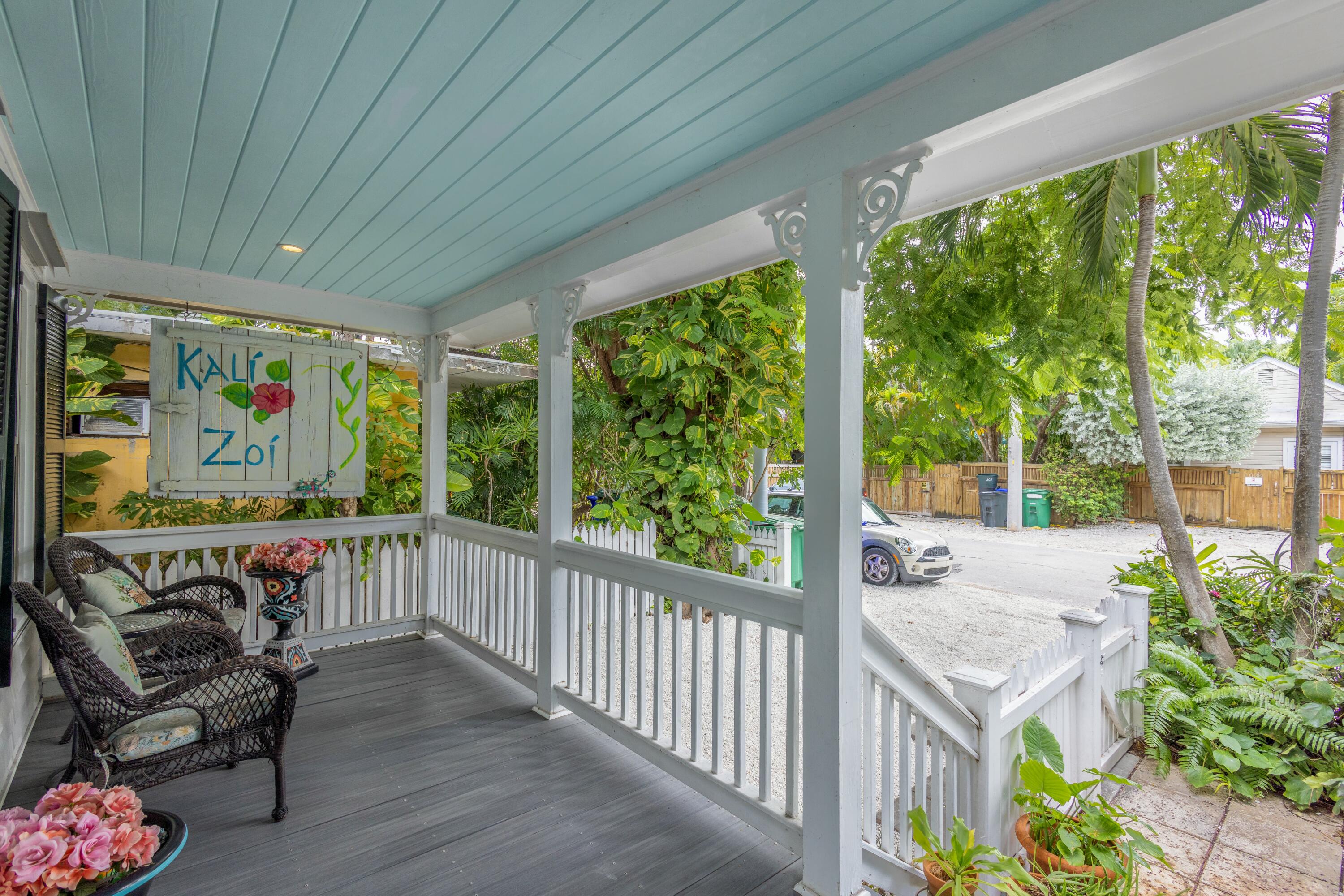 1033 Catherine Street Property Photo 5