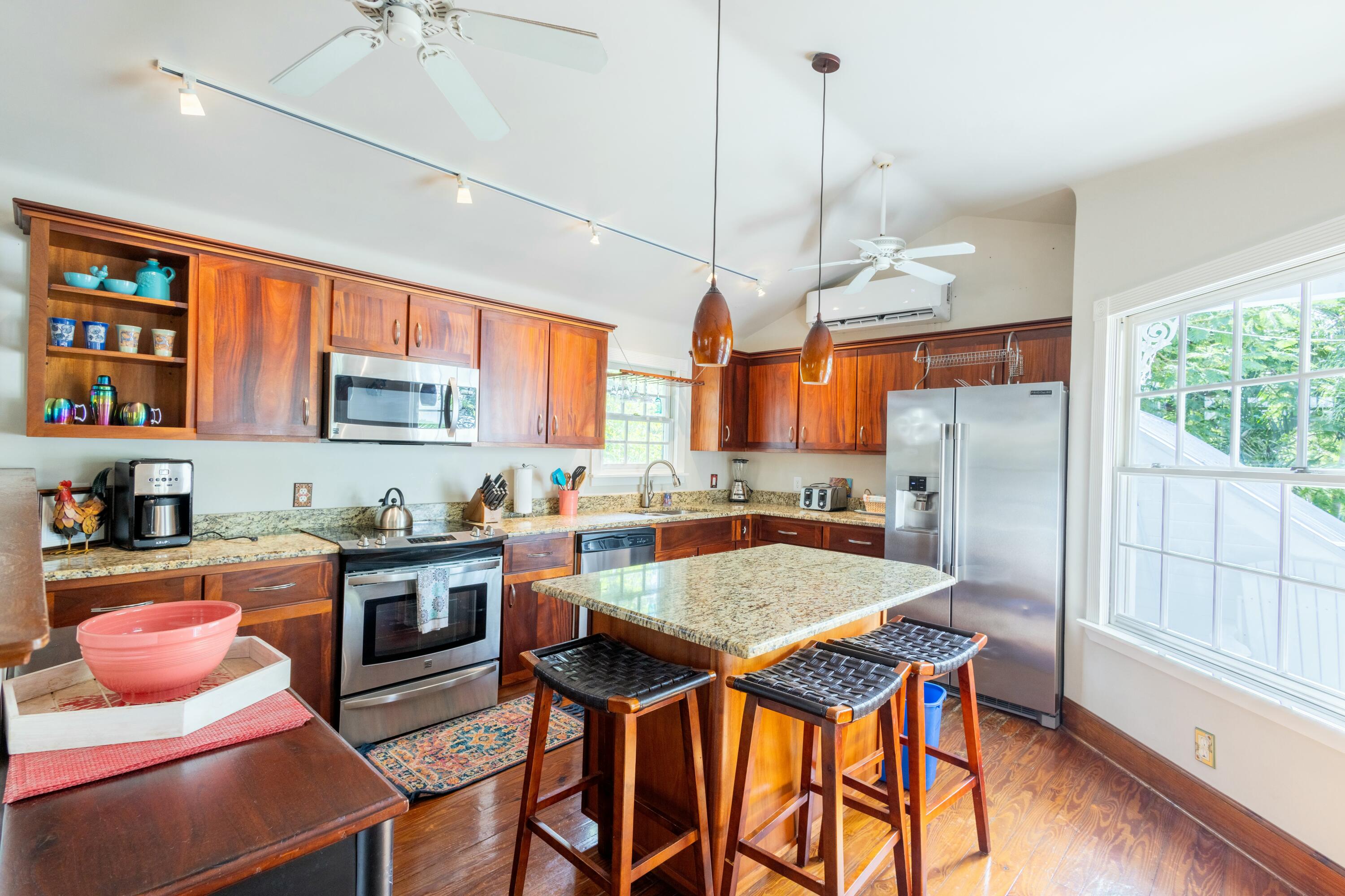 1033 Catherine Street Property Photo 23