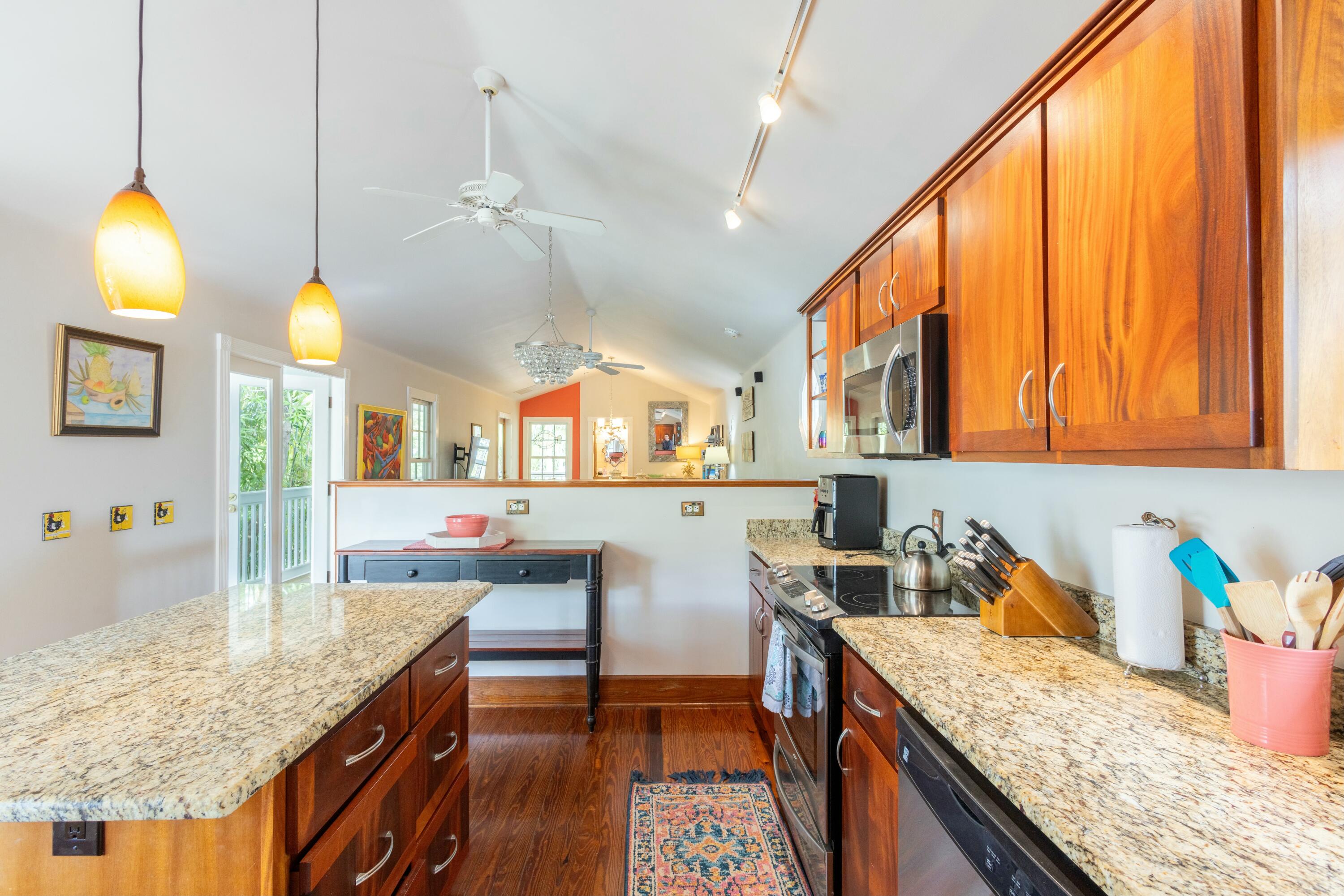 1033 Catherine Street Property Photo 24