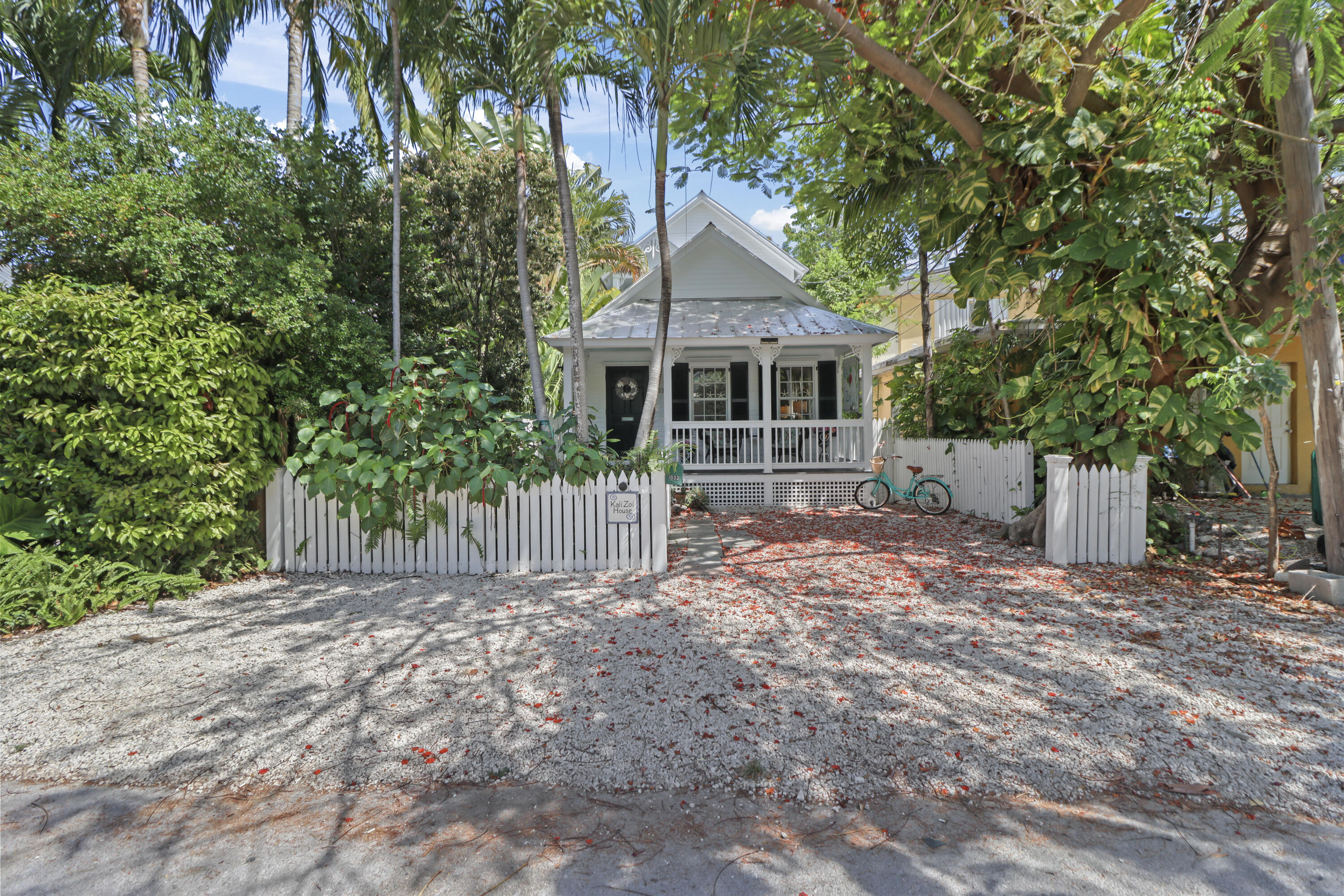 1033 Catherine Street Property Photo 32