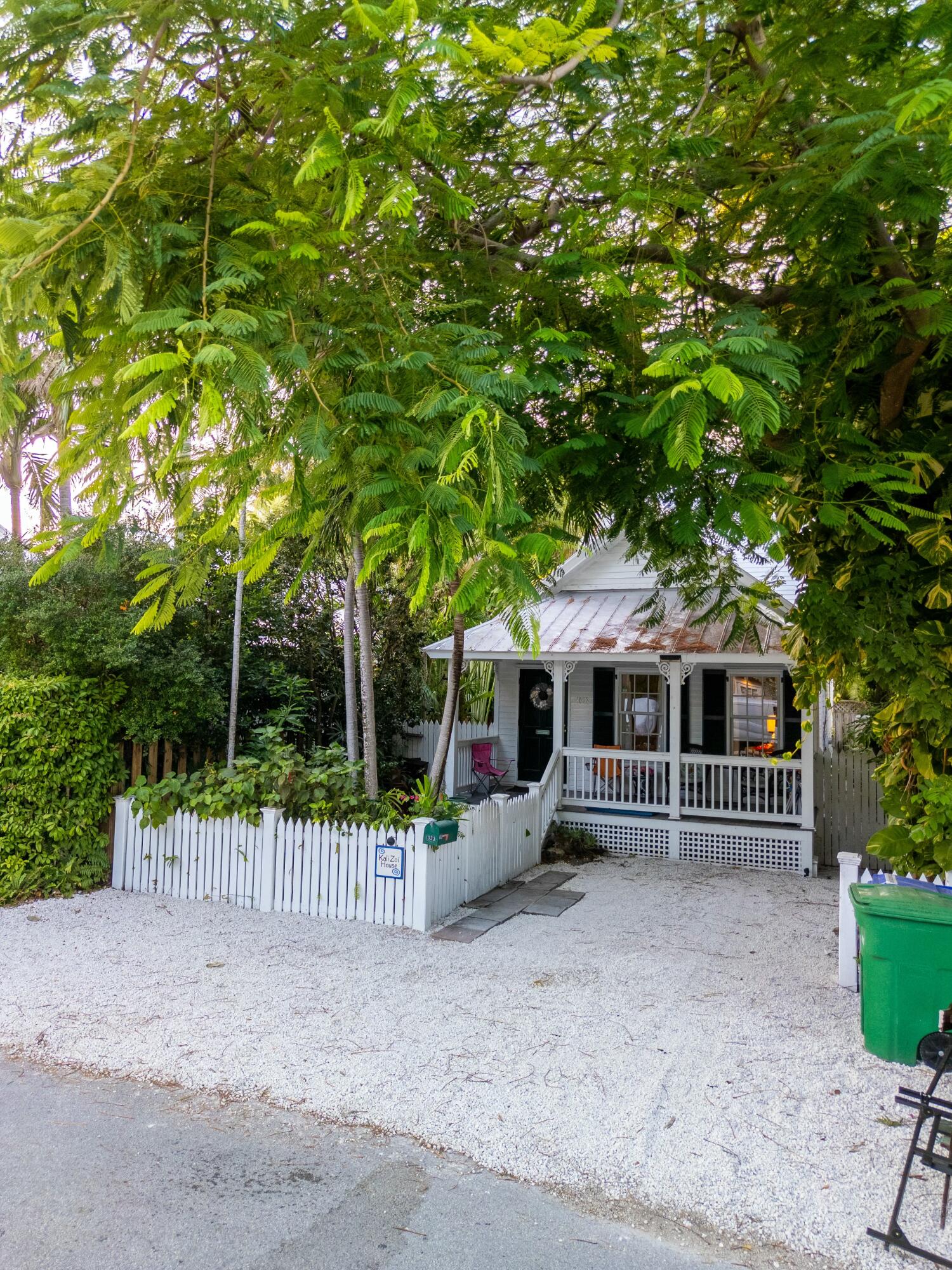 1033 Catherine Street Property Photo 35