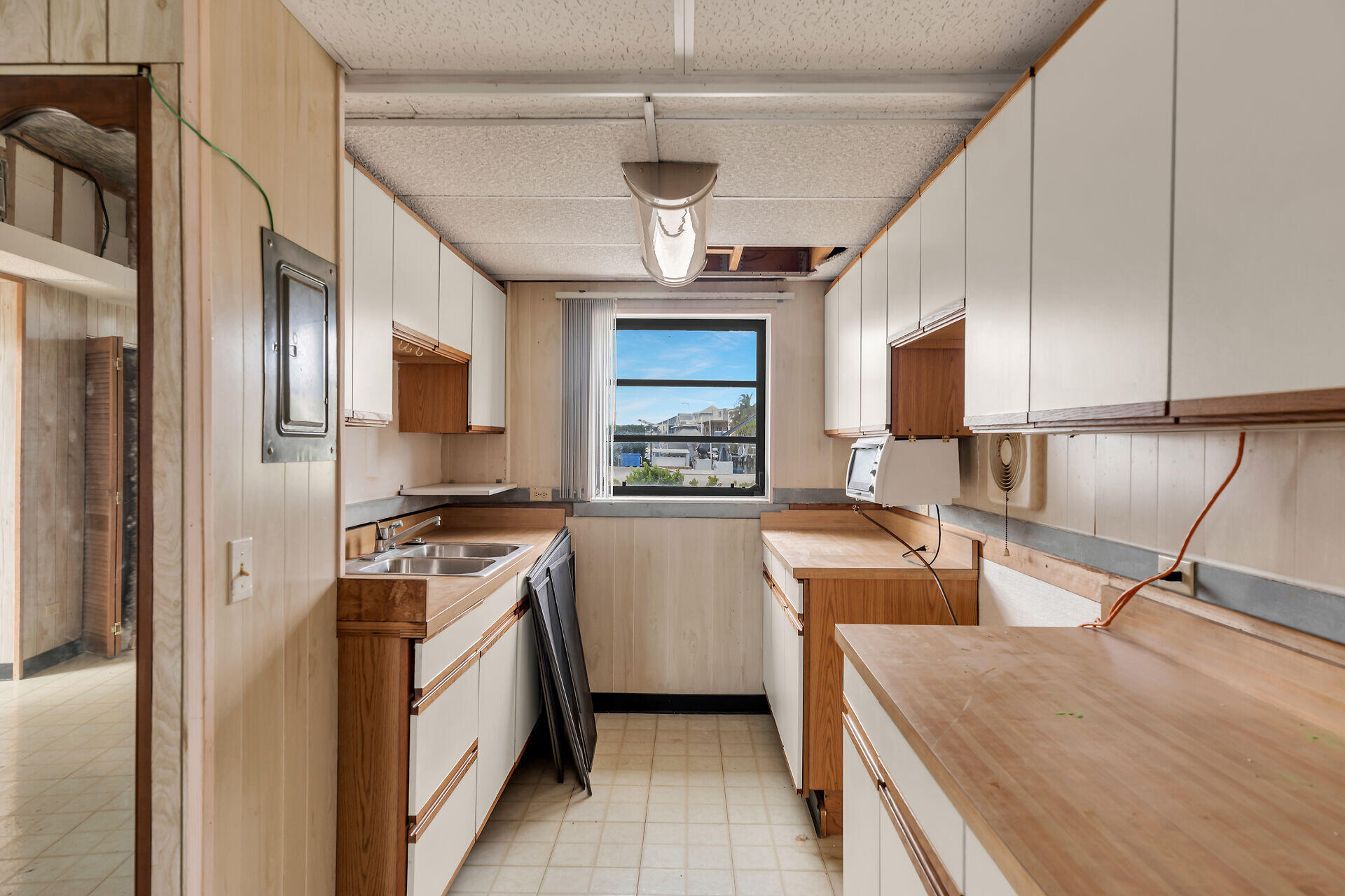 186 Biscayne Boulevard Property Photo 33