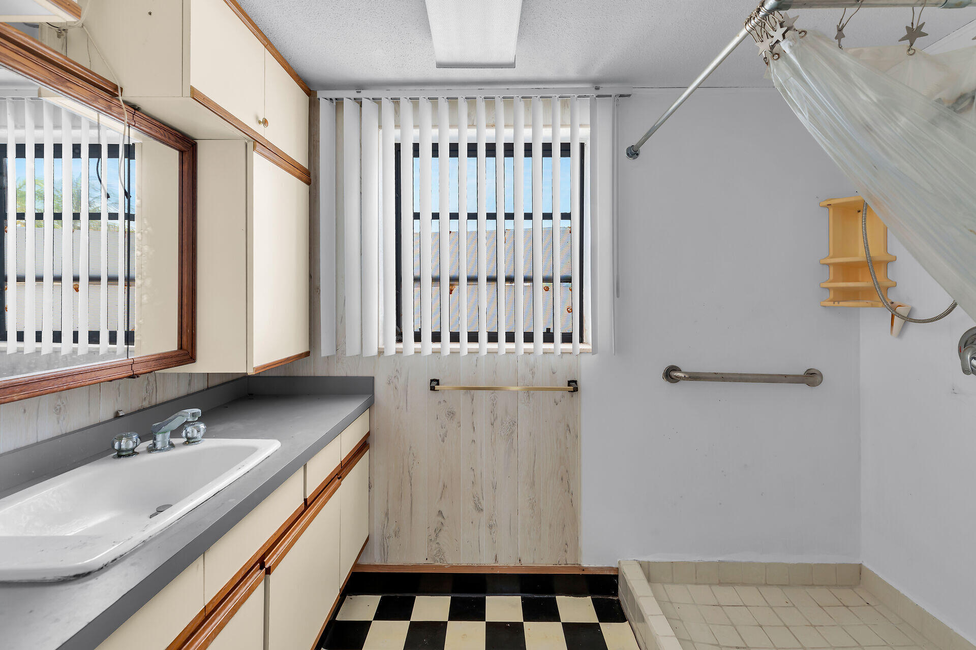 186 Biscayne Boulevard Property Photo 35