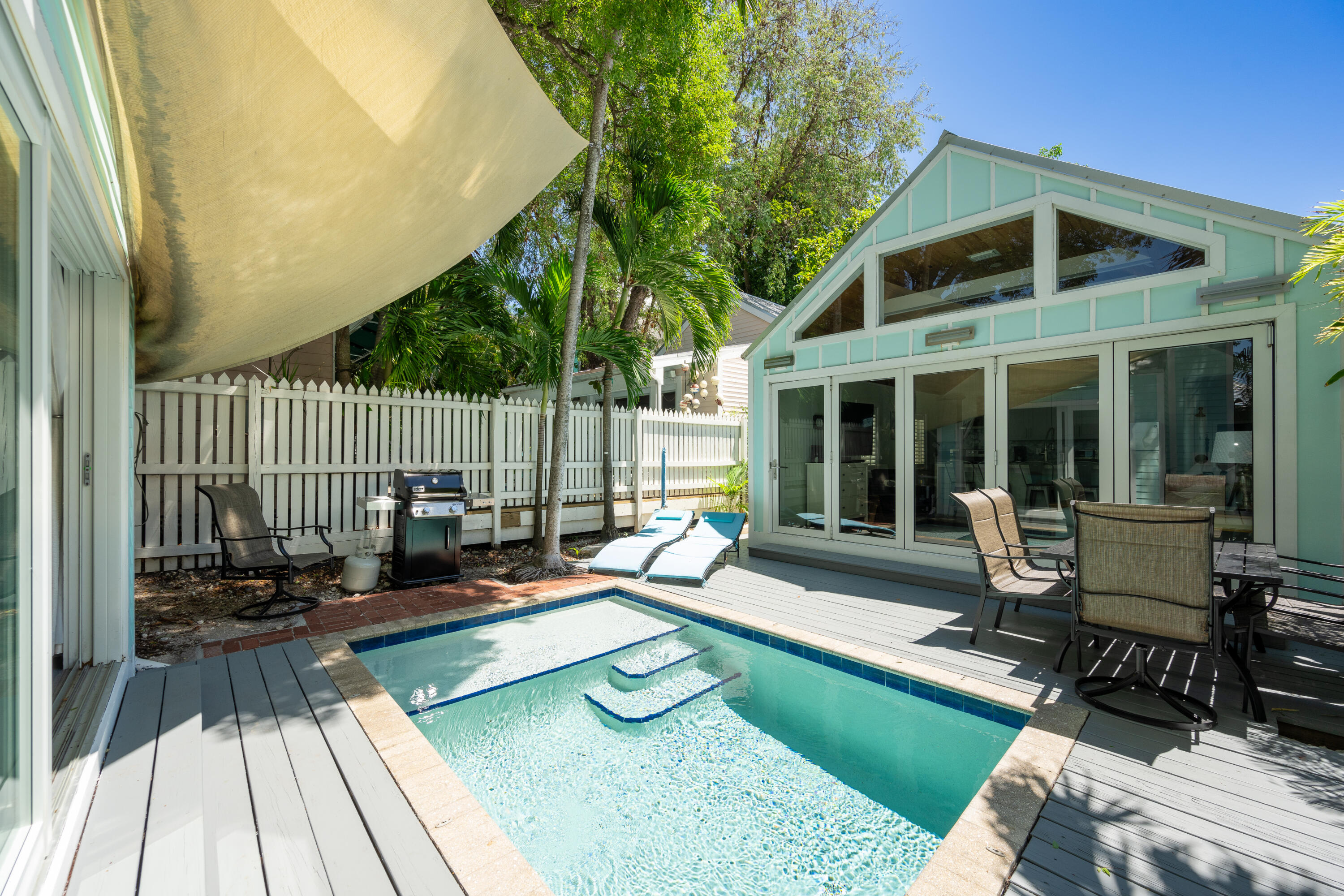 1215 Margaret Street Property Image