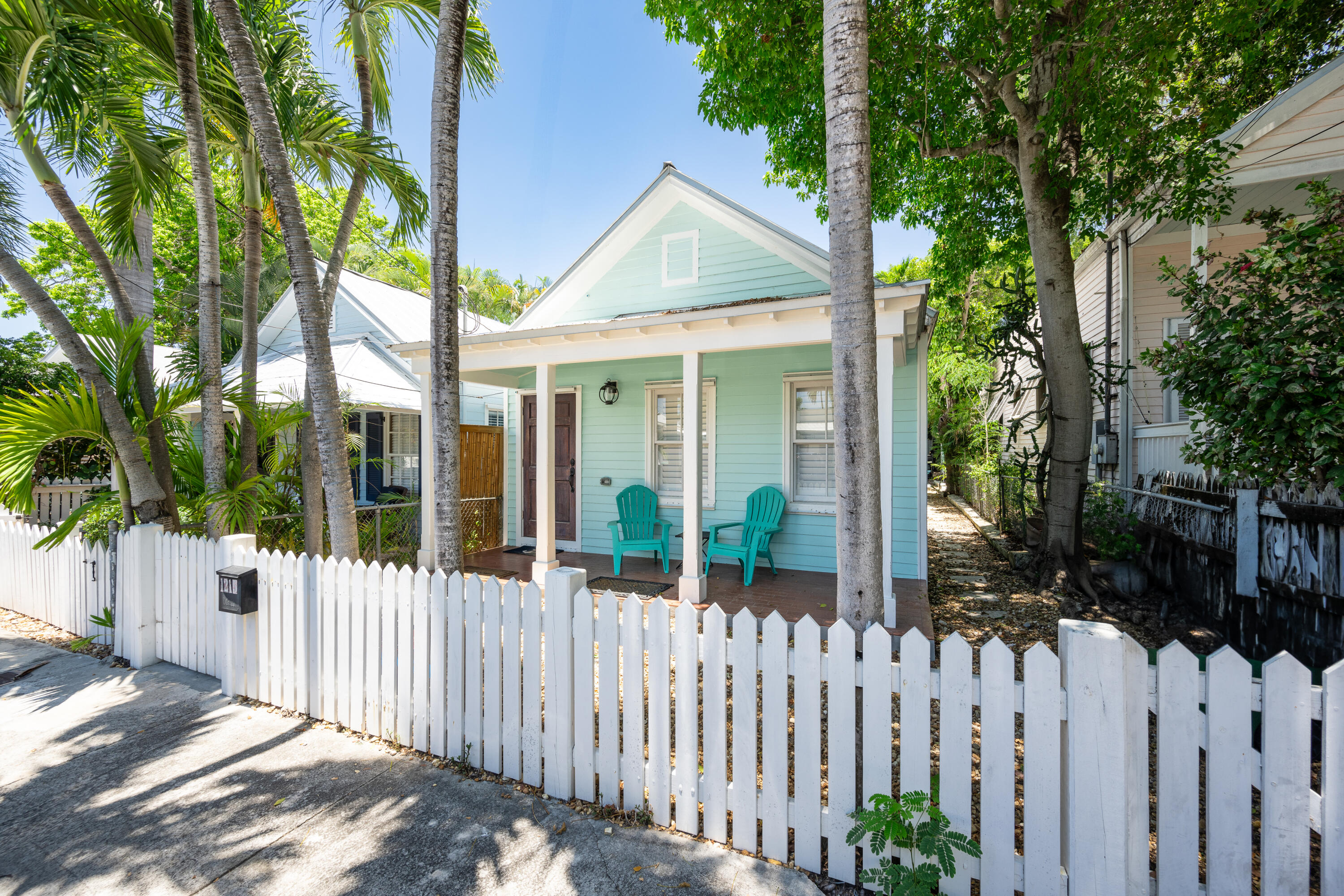 1215 Margaret Street Property Photo 4