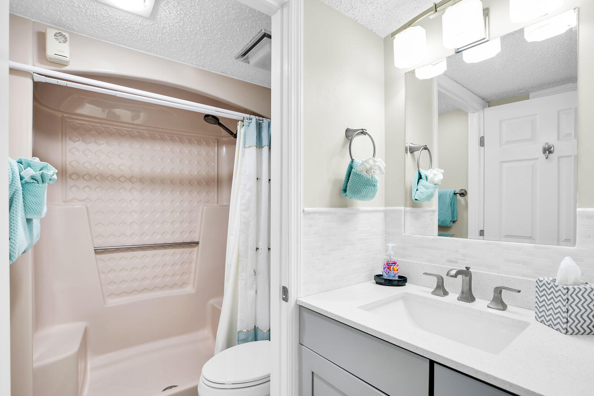 1001 W Ocean Drive, 1-305 Property Photo 11