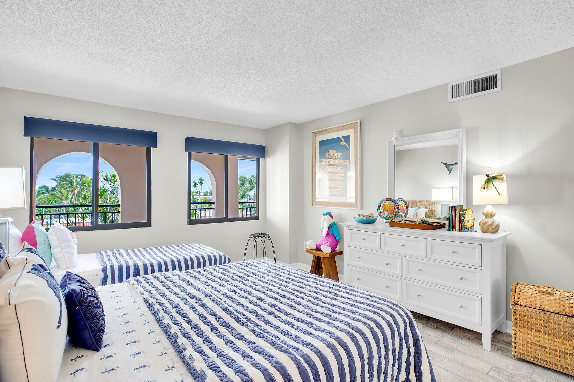 1001 W Ocean Drive, 1-305 Property Photo 14