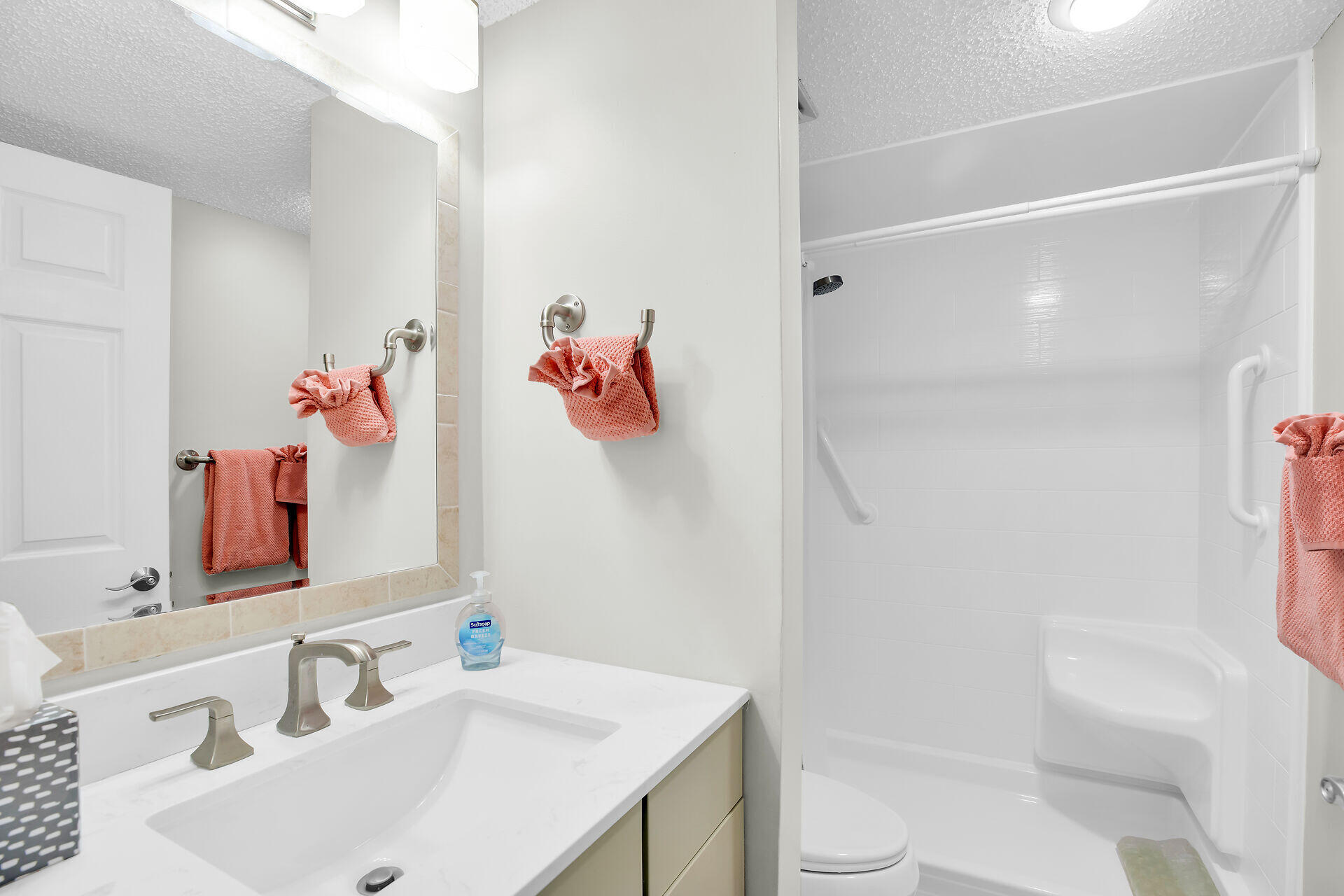 1001 W Ocean Drive, 1-305 Property Photo 15