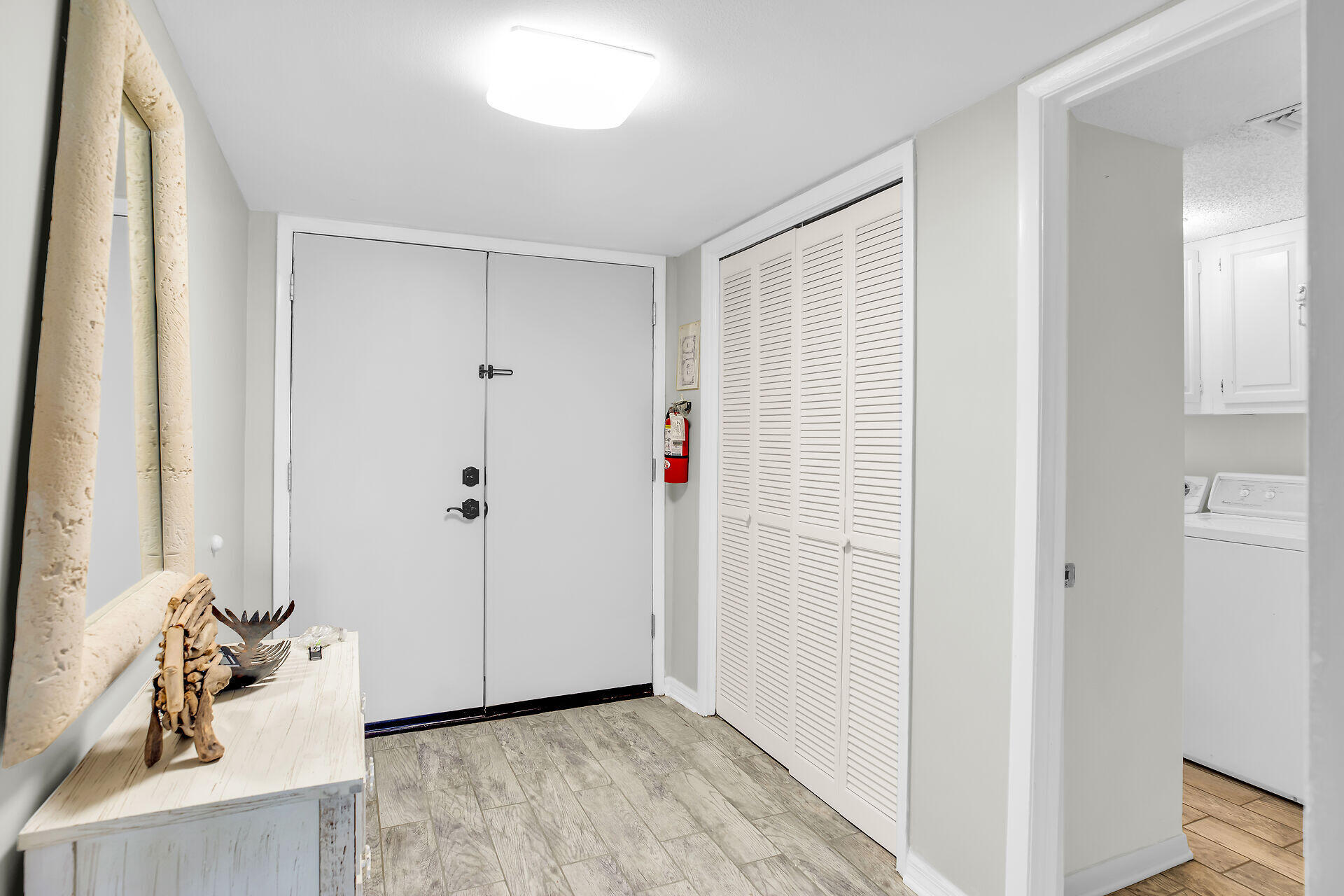 1001 W Ocean Drive, 1-305 Property Photo 22