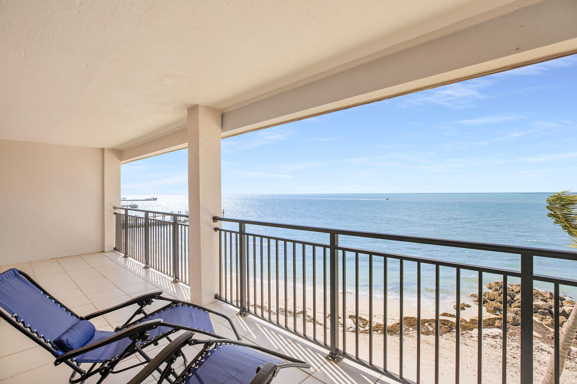 1001 W Ocean Drive, 1-305 Property Photo 25