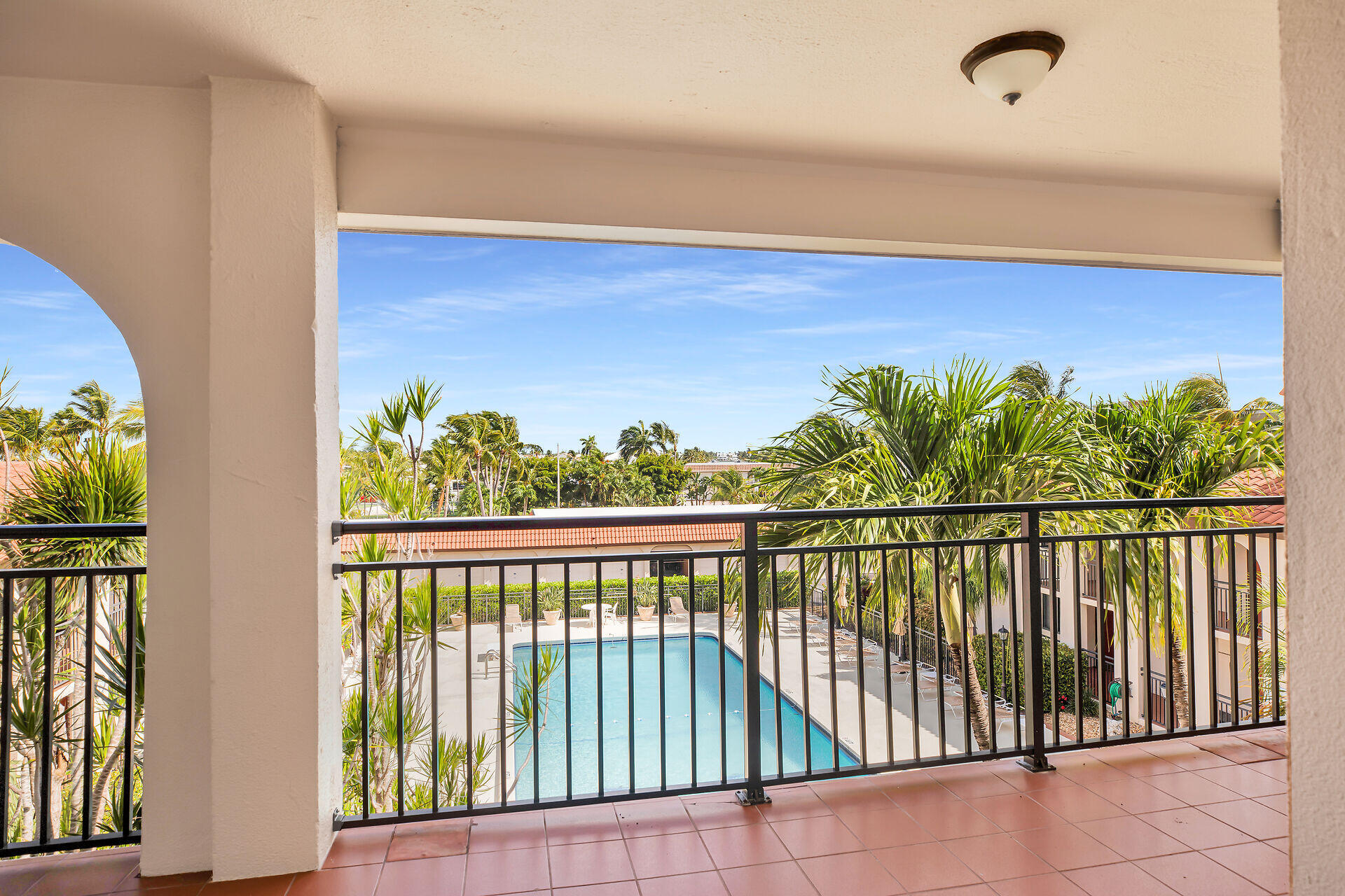 1001 W Ocean Drive, 1-305 Property Photo 36