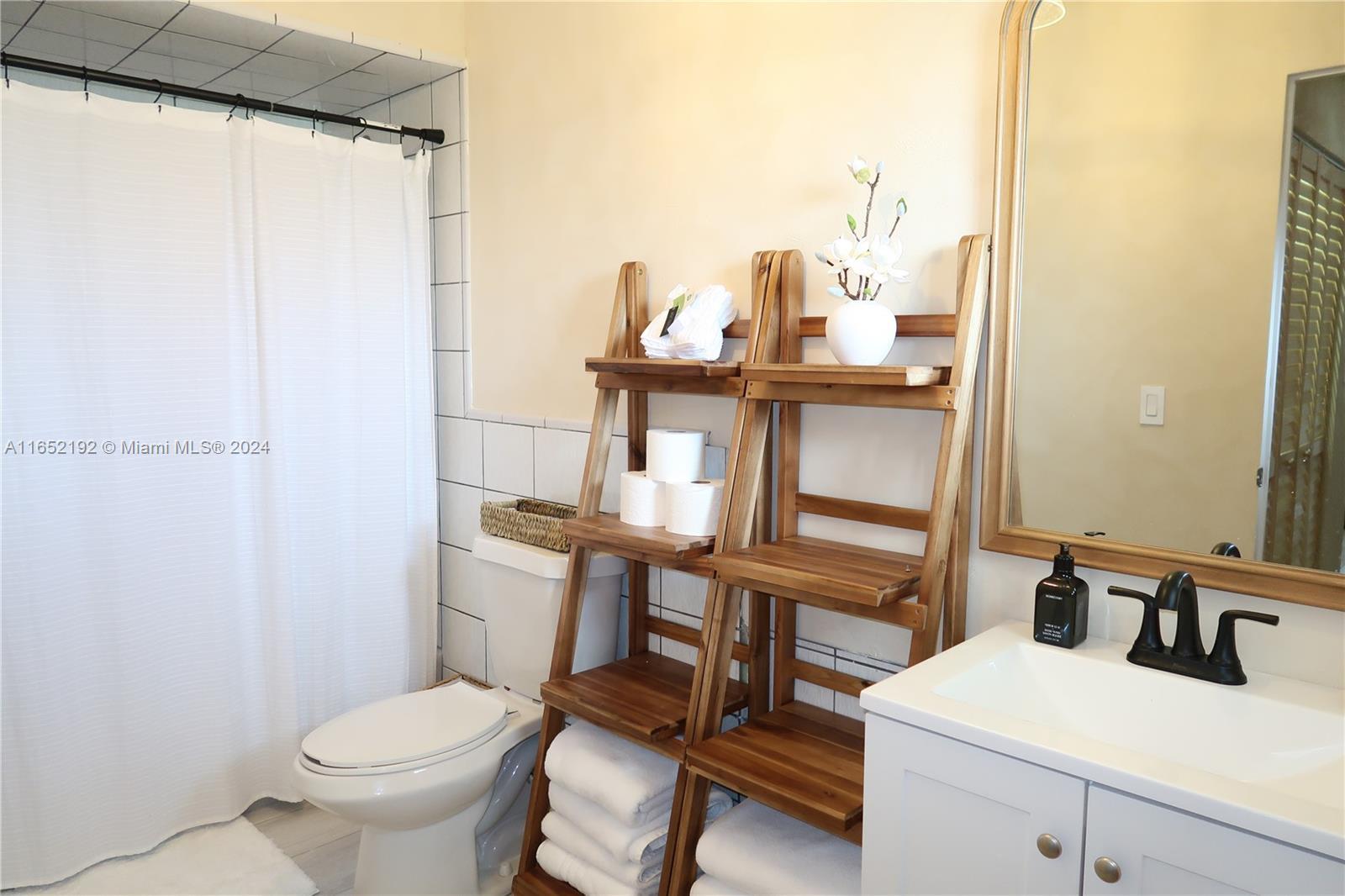 213 Aberdeen Court Property Photo 8
